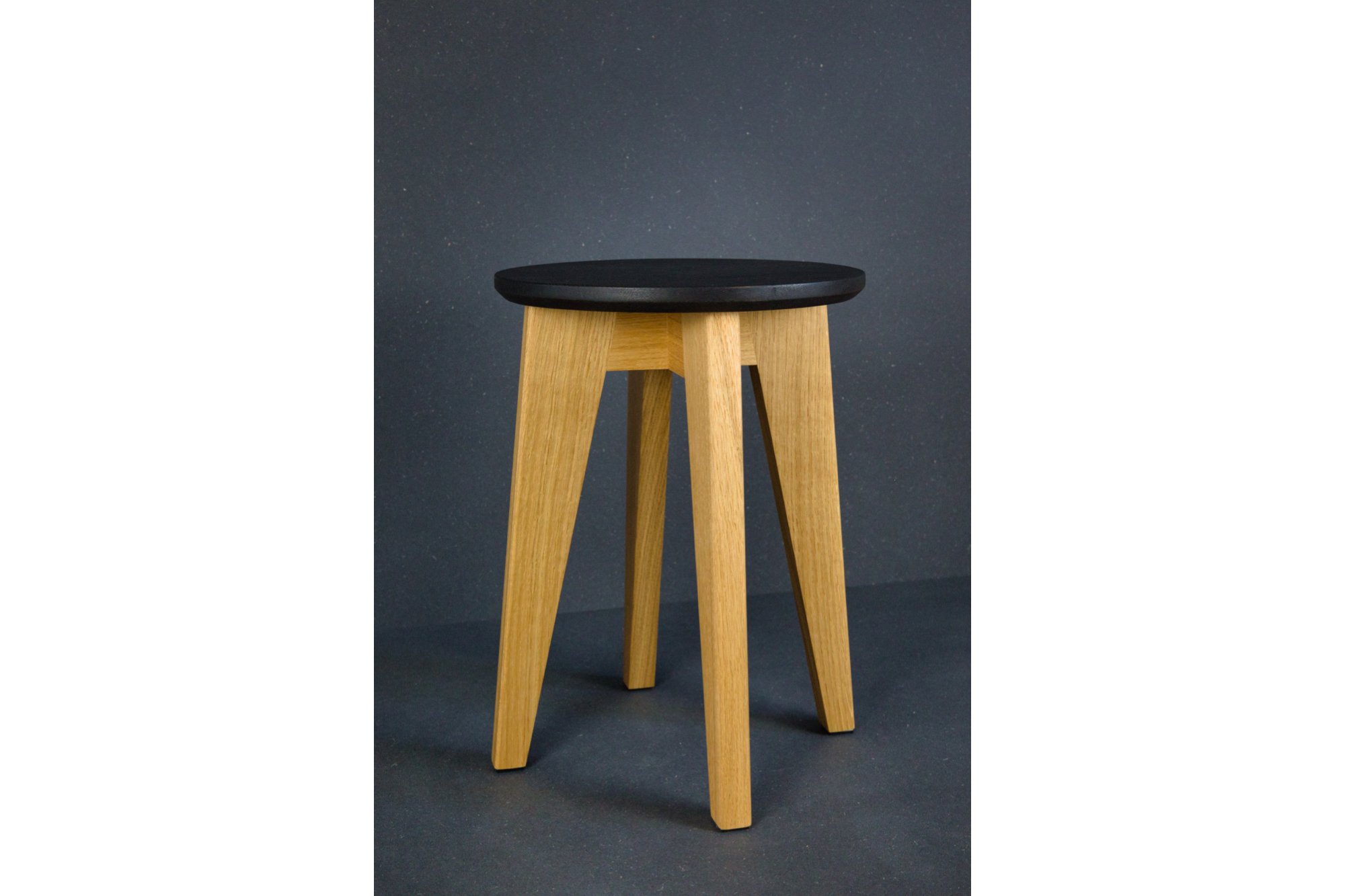 Tabouret en chêne qui peut aussi servir de porte plante ou de bout de canapé - Atelier Samo