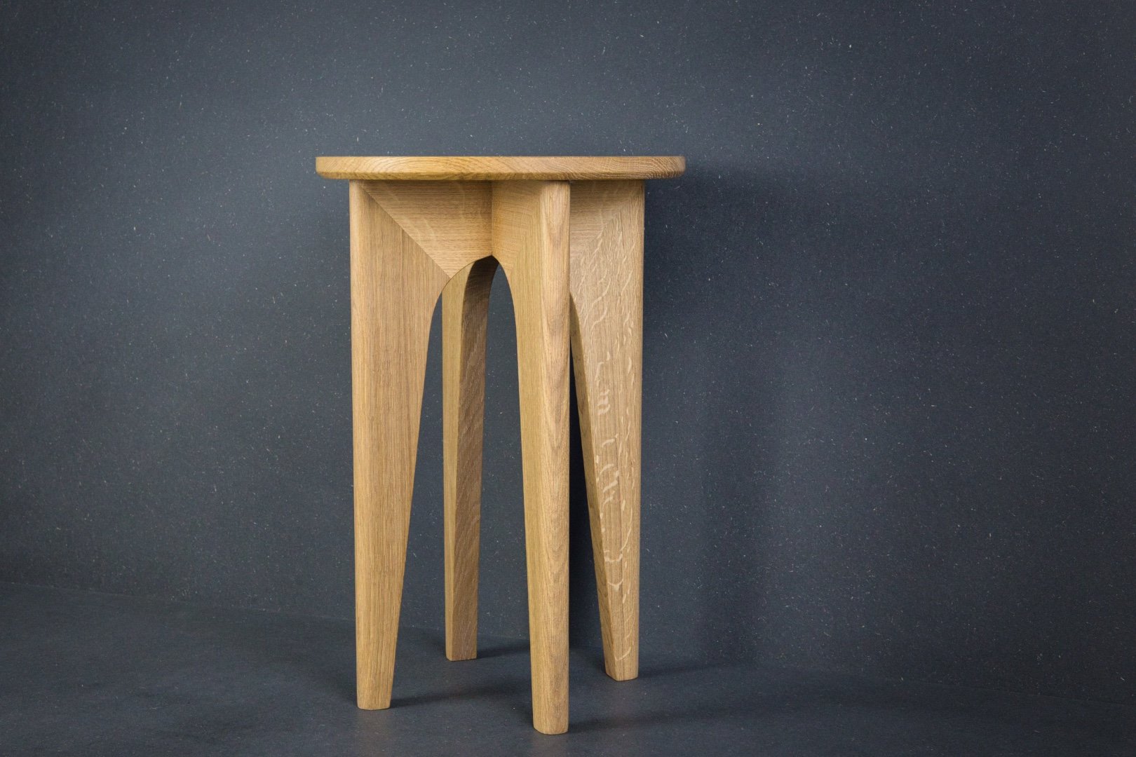 Guéridon design en chêne massif - Atelier Samo - Dijon