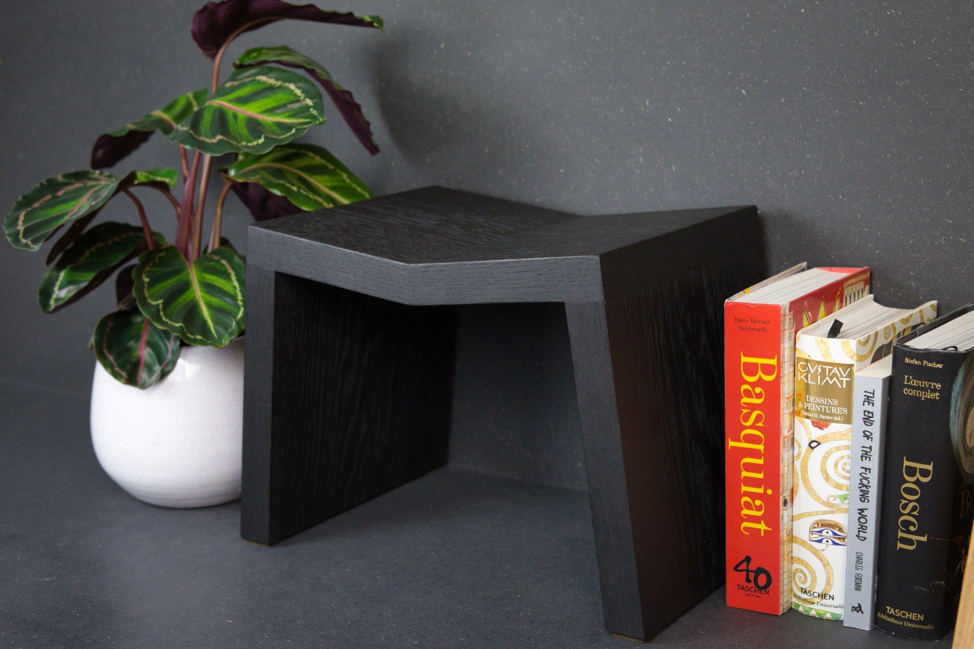 Version noire du tabouret mini onsen - Atelier Samo