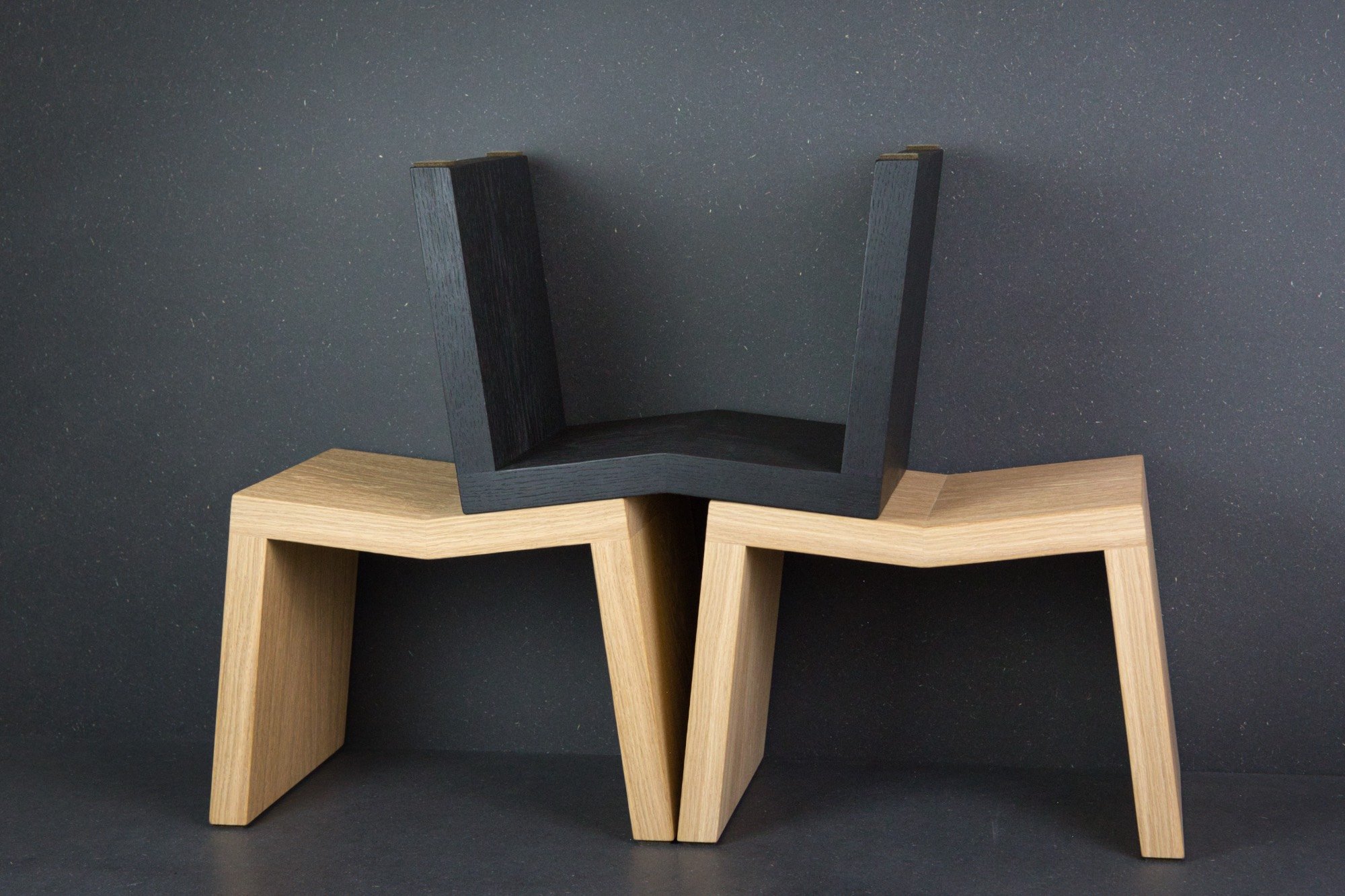 Tabouret japonais en chêne massif disponible en noir - Atelier Samo - dijon