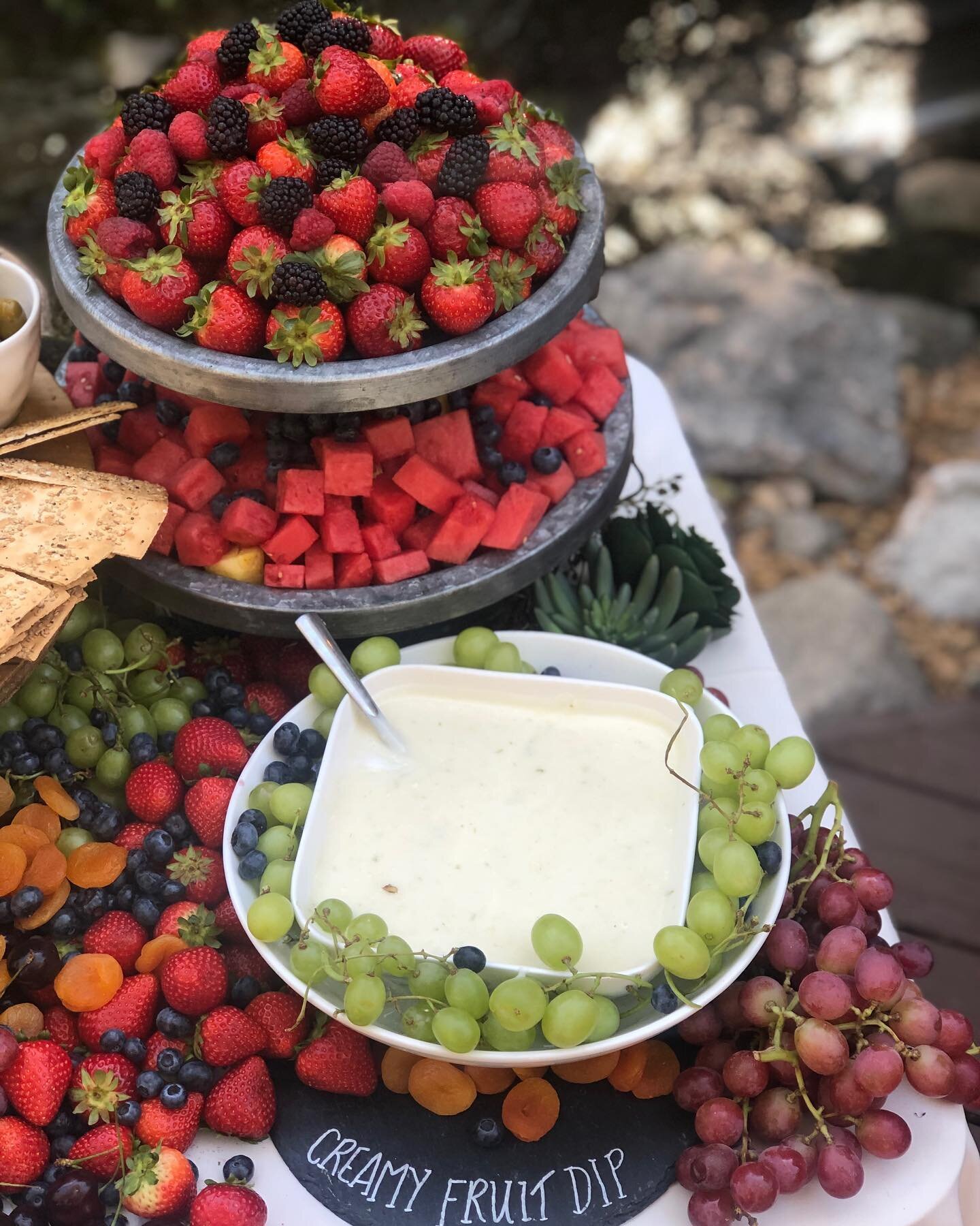 Creamy fruit dip 🤤  #foxinthewoodscatering  #pineroseweddings  #mountaincaterer  #weddingcaterer