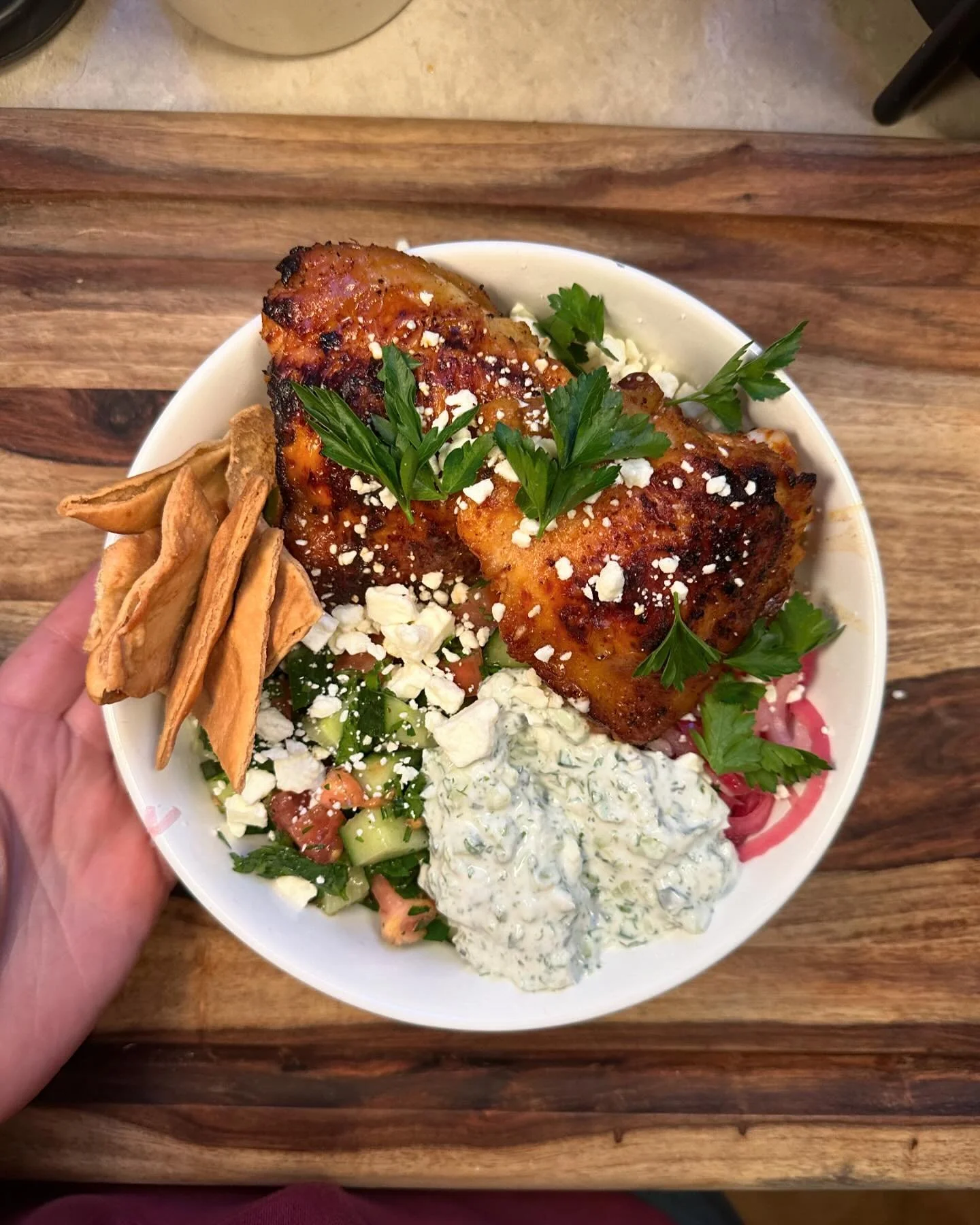 Homemade Cava Bowls; Harissa Baked Chicken Thighs, Tzatziki, Quickly Pickley Onions, Rice, Tomato Cucumber Parsley Salad, with Pita Chips from the best @native_farms