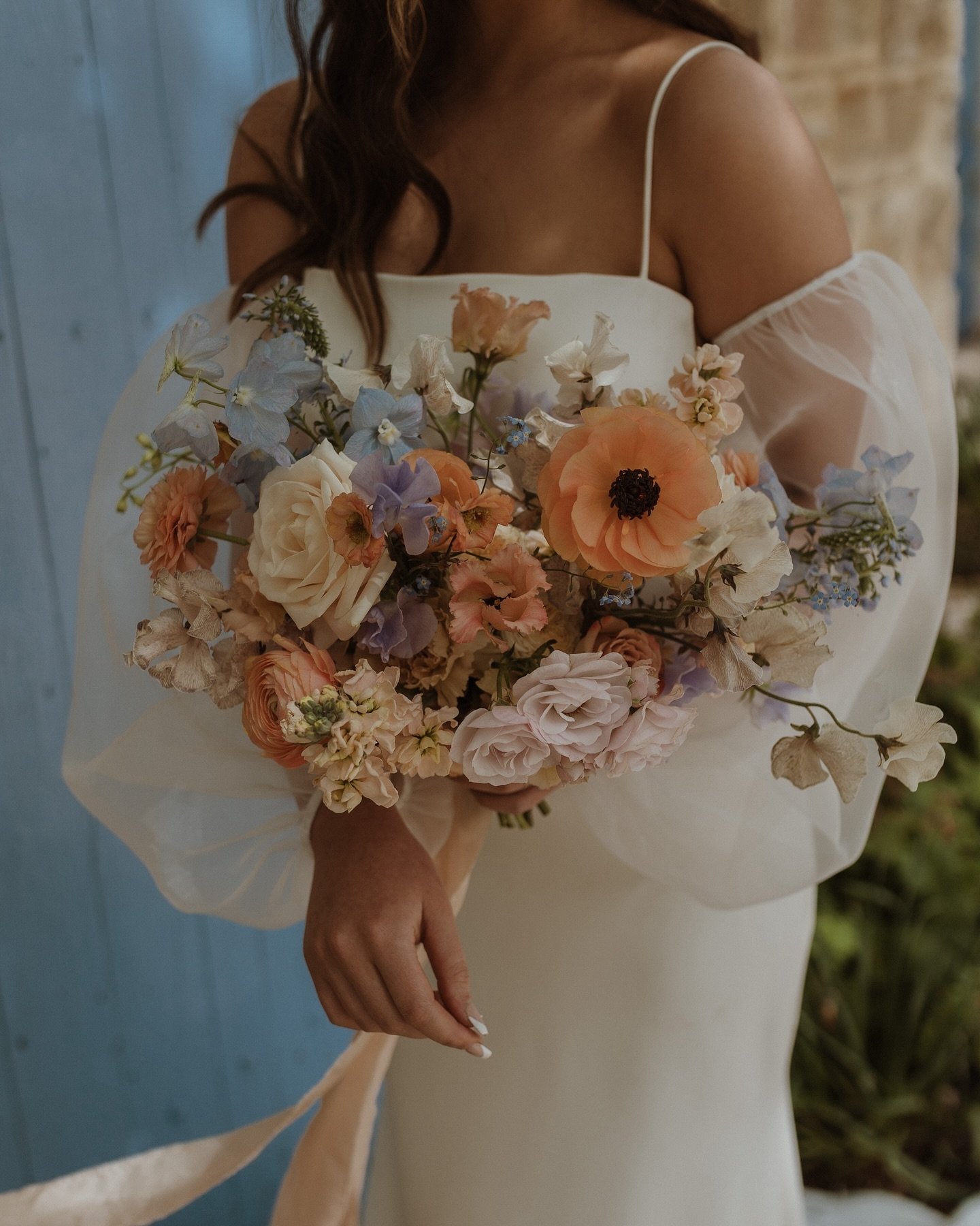 Forever in love with this bouquet. 

Concept, design + styling @thetrove_ 
Photography @jesslathanphotography
Floral design @blossomandash
Venue @woodhillhall
Stationery + signage @abbiewortondesign
Hire decor @thetrove_
Table linen @88eventscompany
