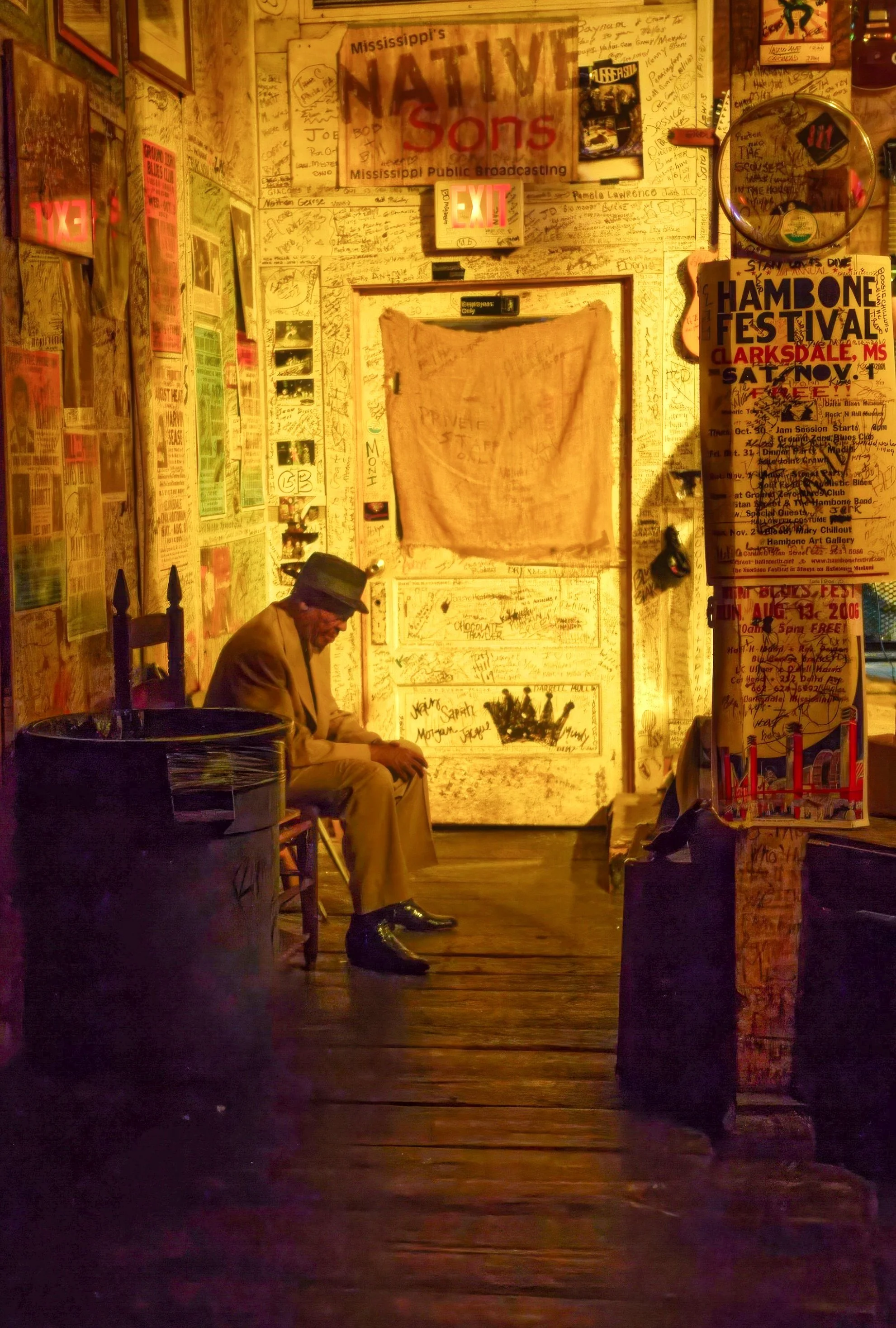 Bluesman in the corner - Clarksdale, MS