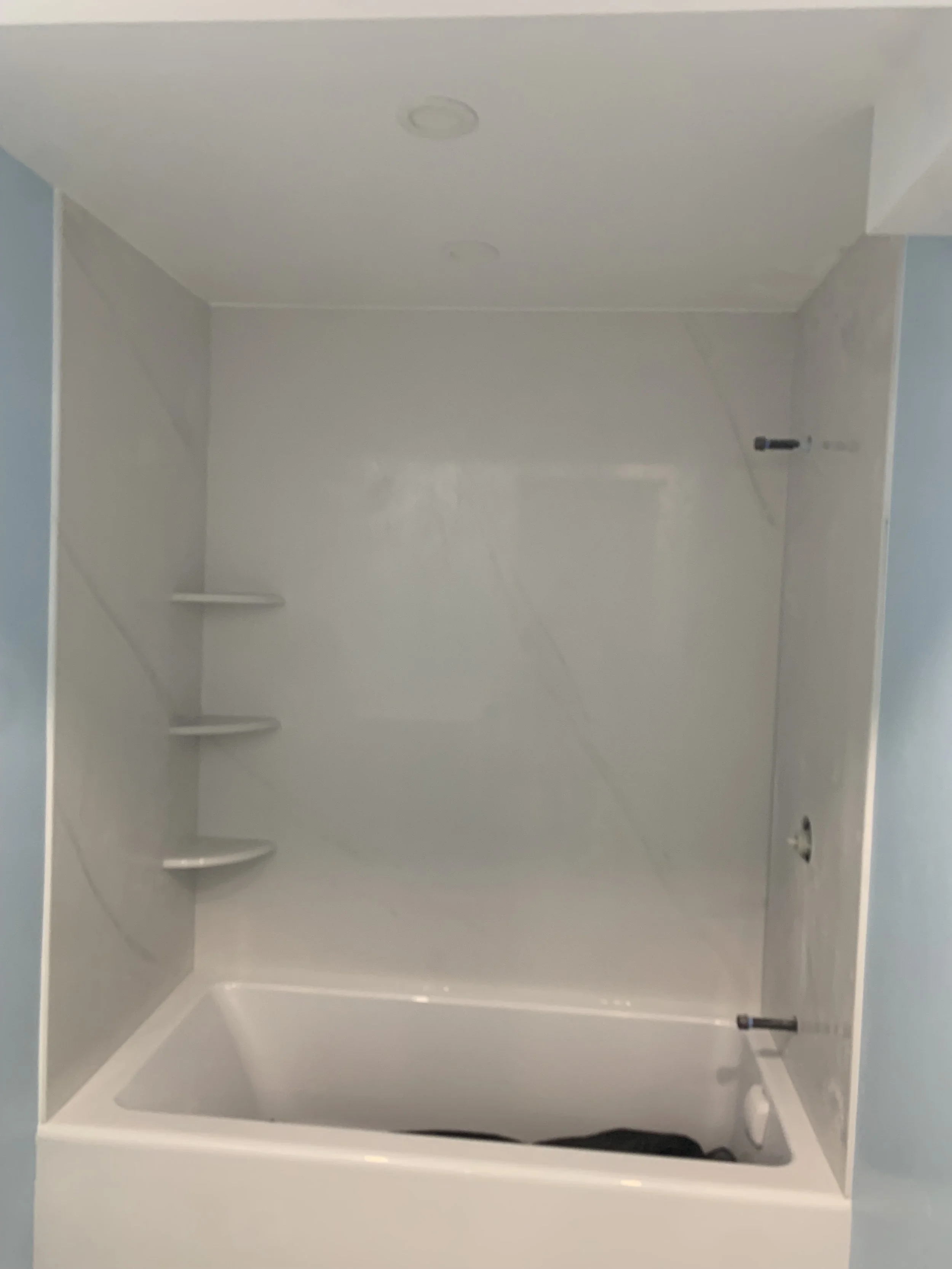 Tender Grey Tub Surround w/3 corner shelves