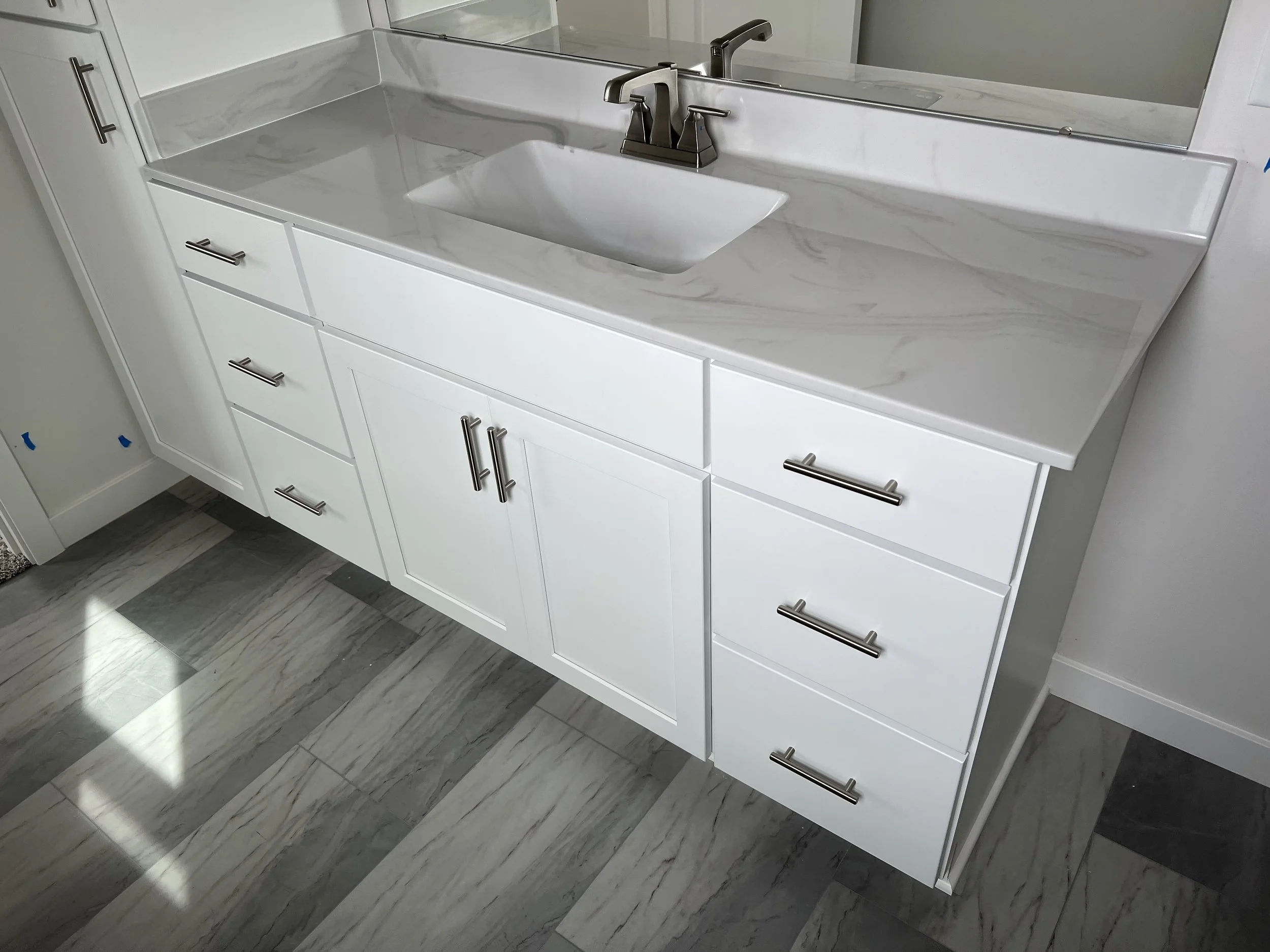 What is Engineered Stone? How to Incorporate Engineered Stone Vanity Tops in Your Bathroom