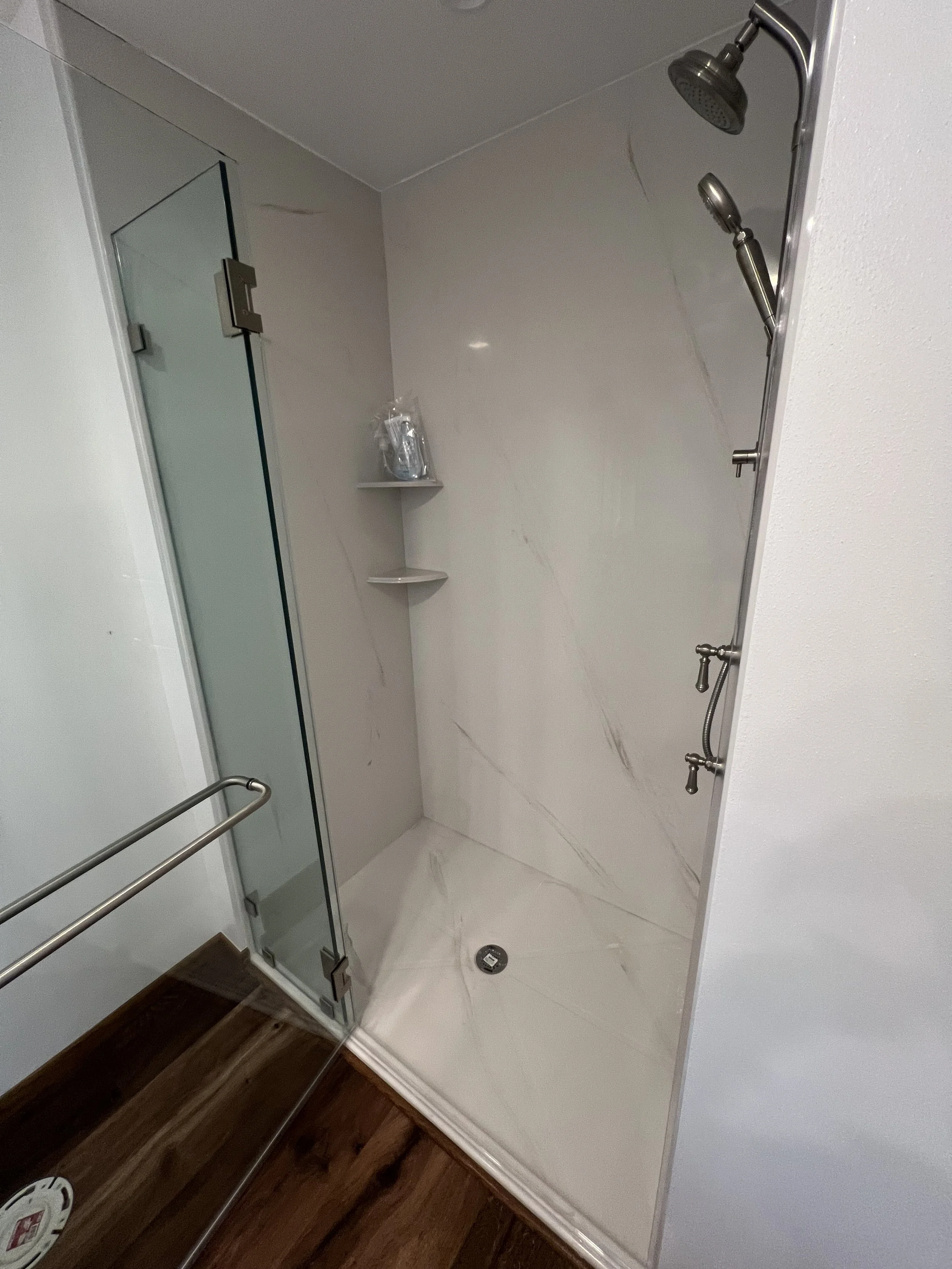 Tender Grey Shower w/low-profile 2x2 threshold