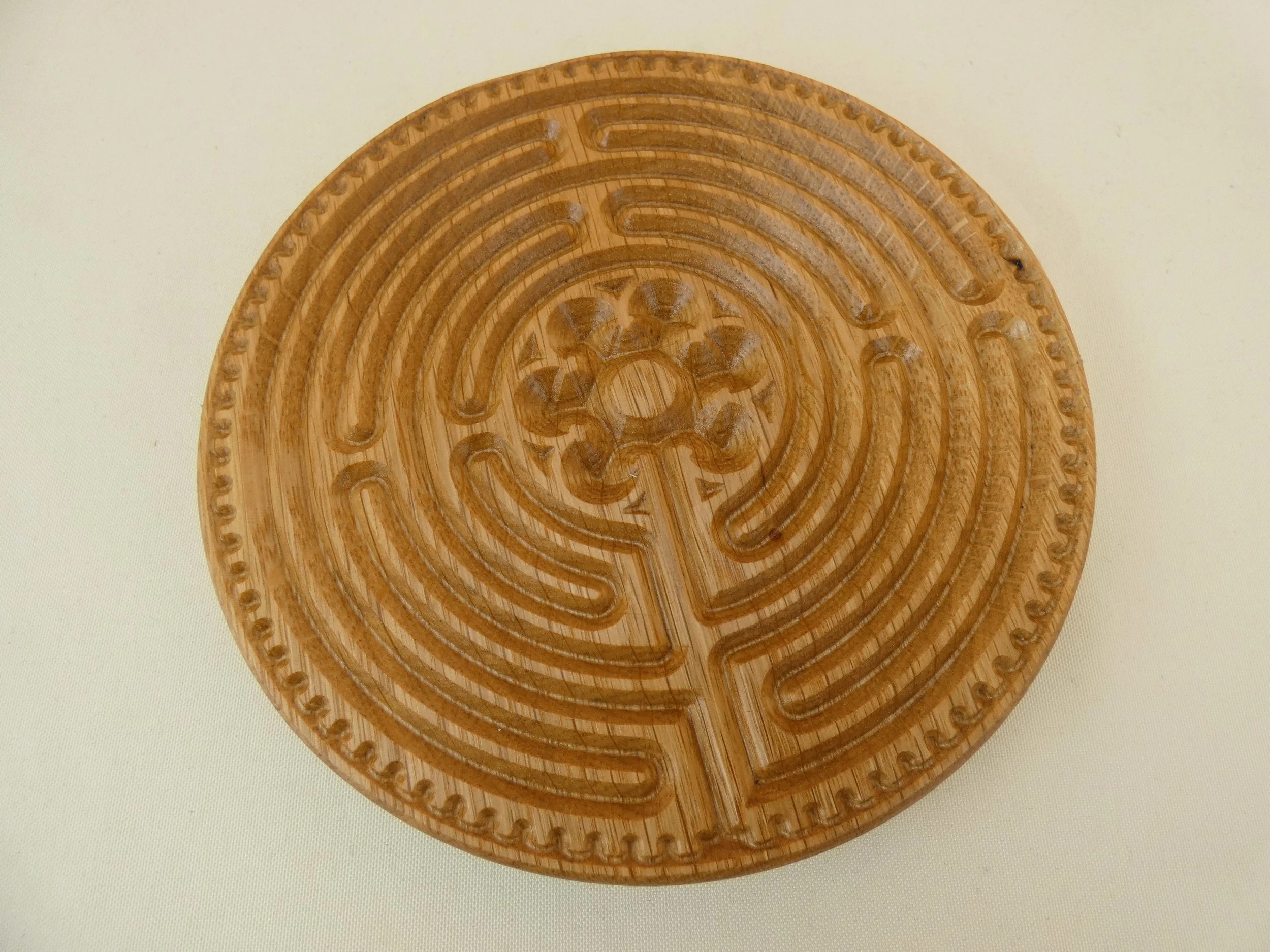 Chartres Round Oak Wooden Mediation Finger Labyrinth — The Grain Attraction