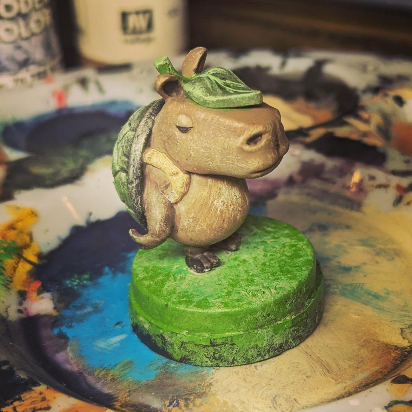 Absolutely in love with this little guy from @thenailonrealm you could paint your own at their next painting workshop!