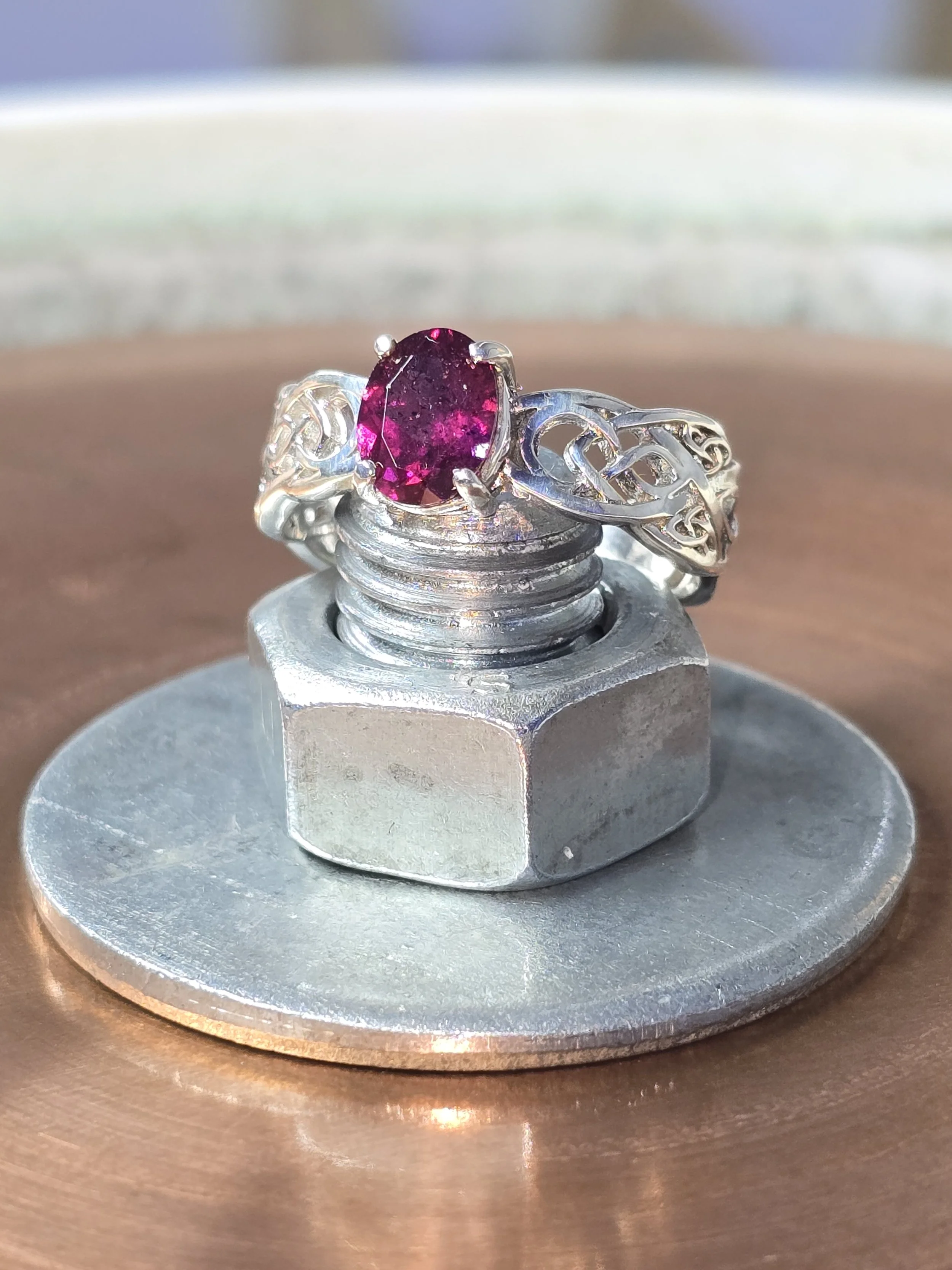 .90ct Rhodolite Garnet ring sz 9 Set in Sterling silver