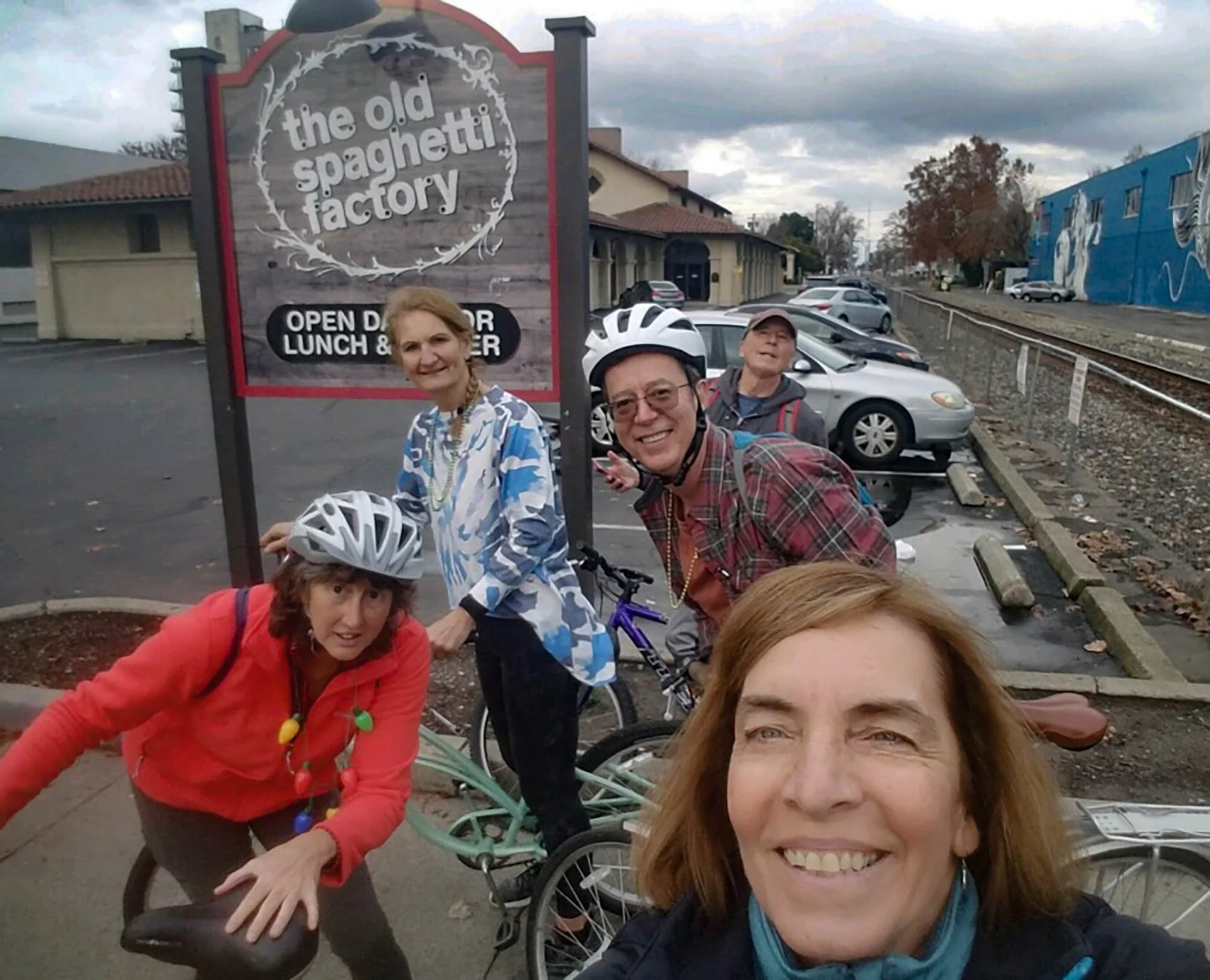 two flat tires and a rusty chain: correct!
