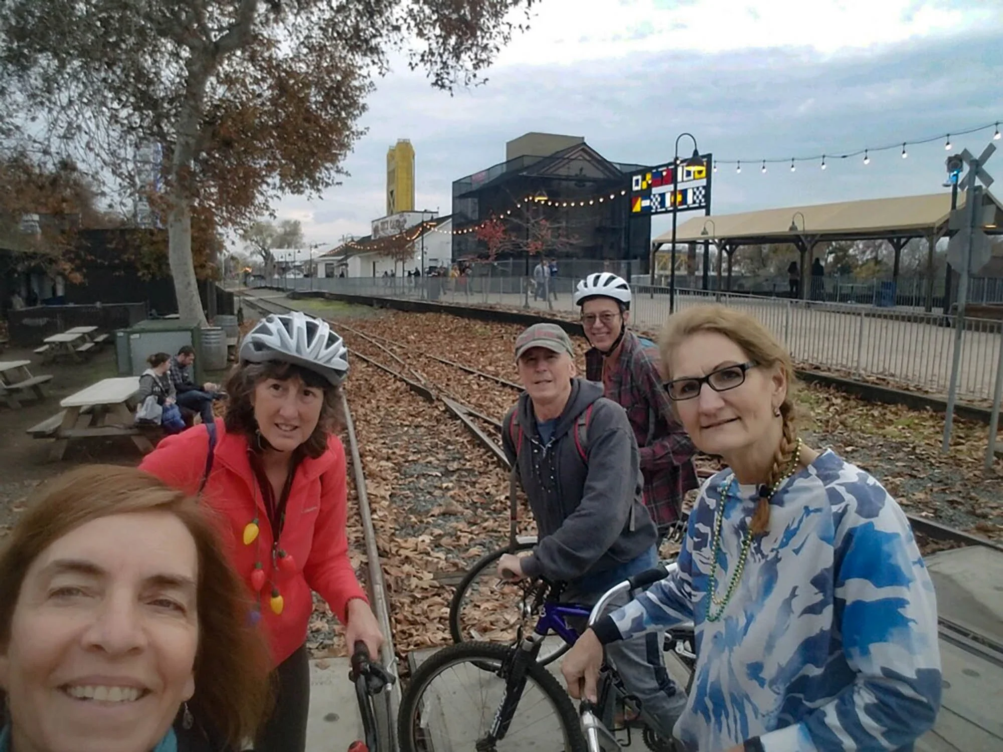 two flat tires and a rusty chain: correct!