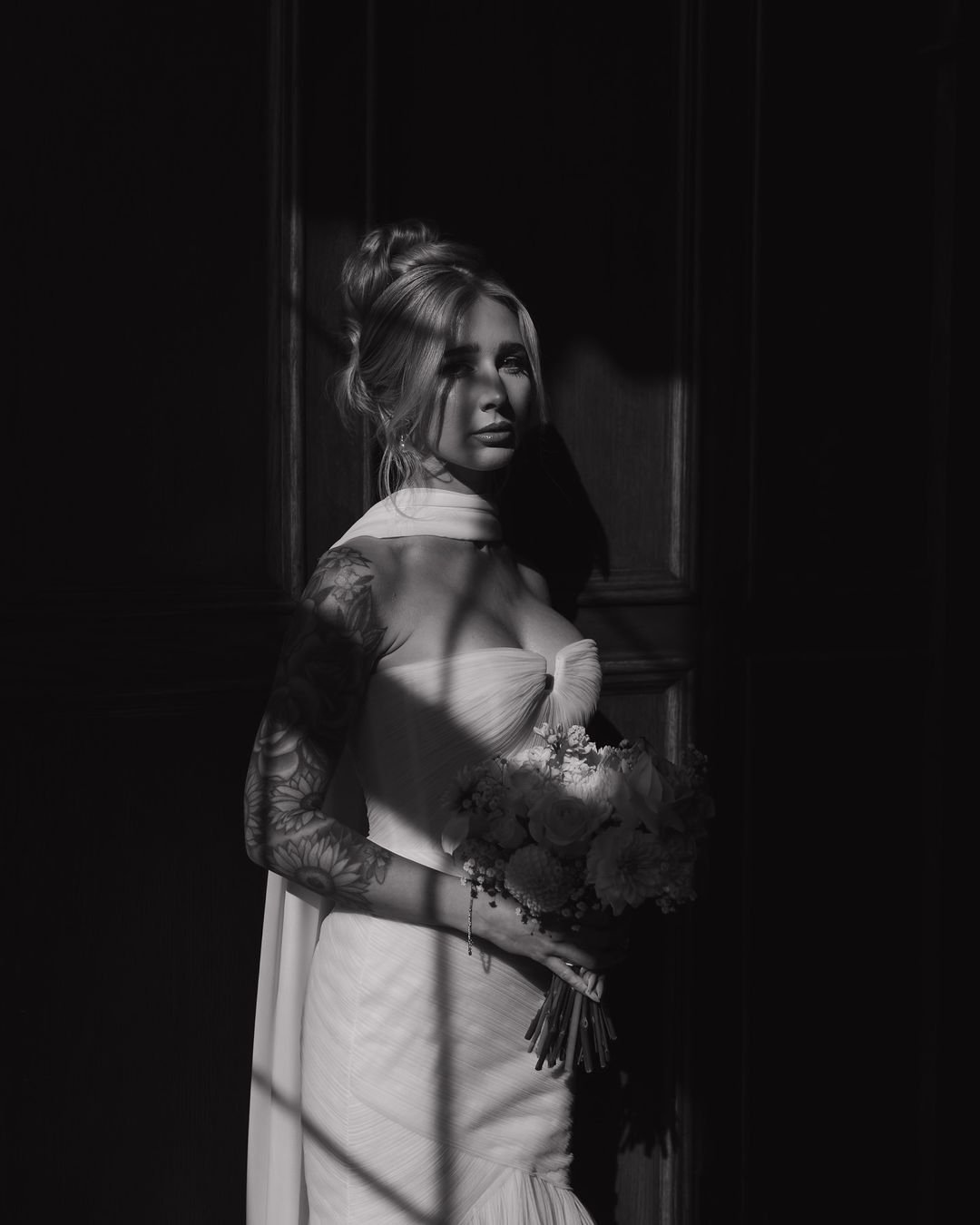 Excuse us while we catch our breath.. Bride Kayla has taken our breath away with her wedding photos, wearing the Nolina gown. 

We are absolutely obsessed with her styling, vision and overall beauty. Purchased via @maidenwhitebride

Photography: @pho