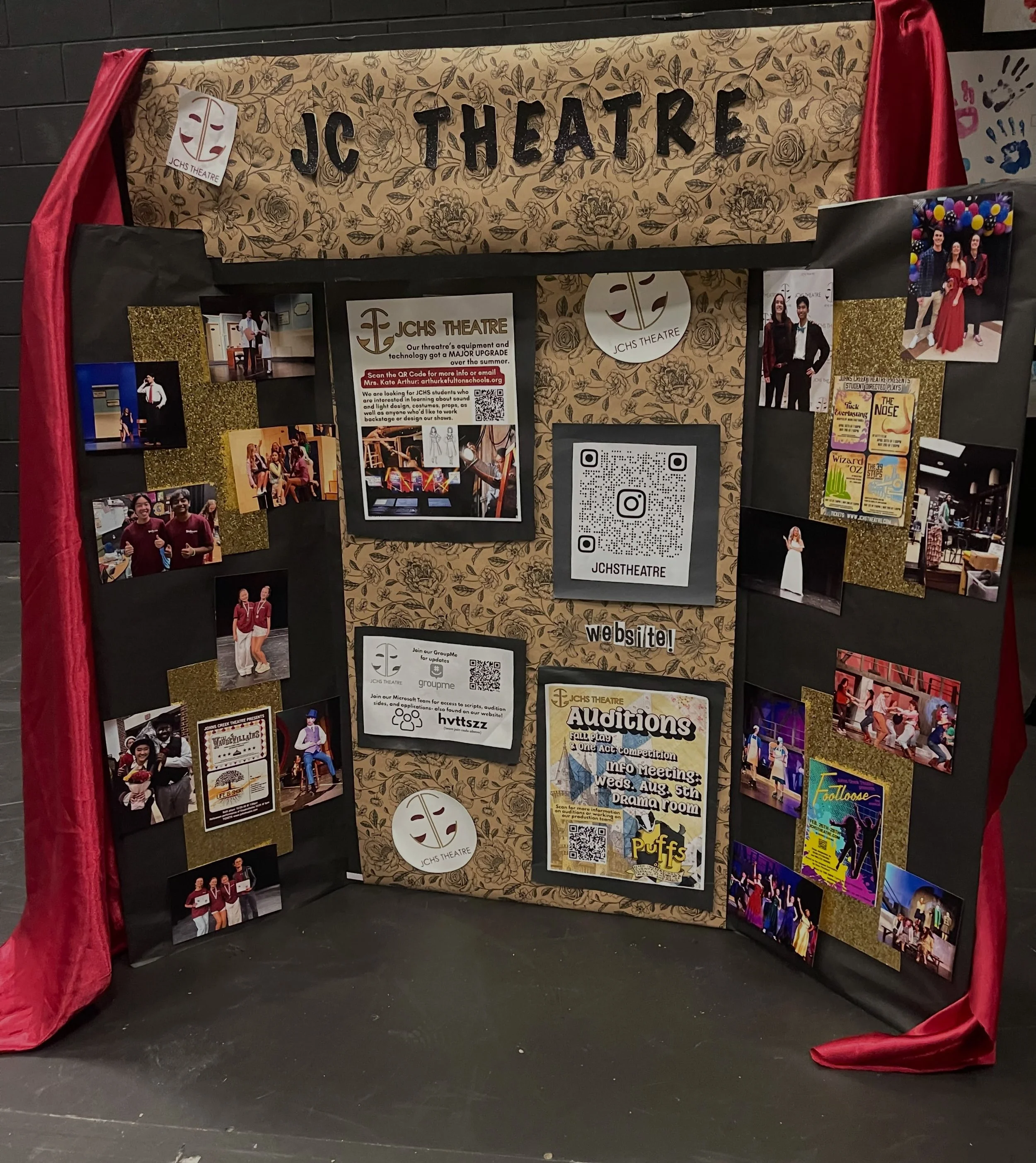 Hey Gladiators! Coming to Open House tomorrow? Come check out what&rsquo;s going on with JC Theatre this year! 

#jchsgladiators #theatre