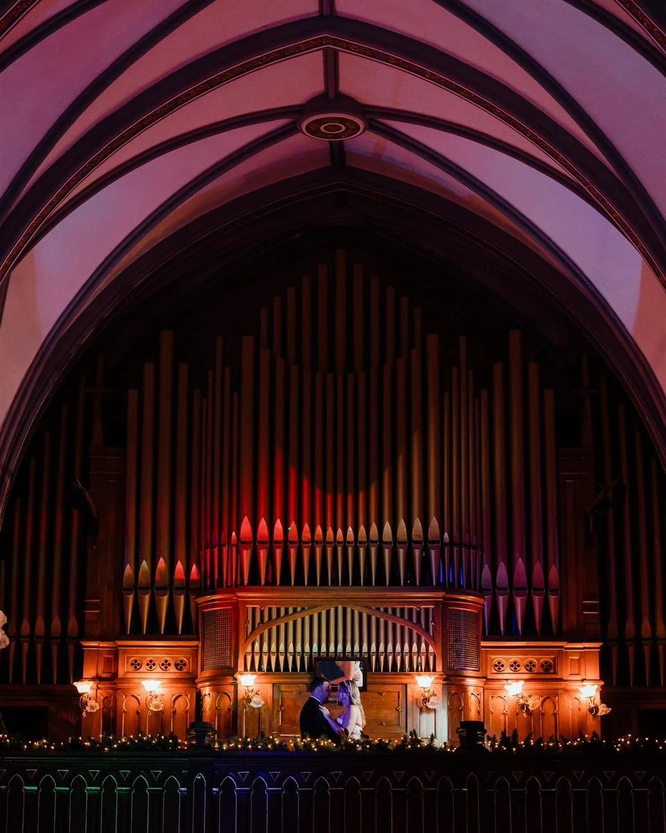 Finally nailed the epic balcony shot at The Grand Halle in Johnstown 🙌 The room lighting made this shot extra special, casting light that hit the camera&rsquo;s lens&mdash;love how the organ lights up in different hues!

thegrandhalle