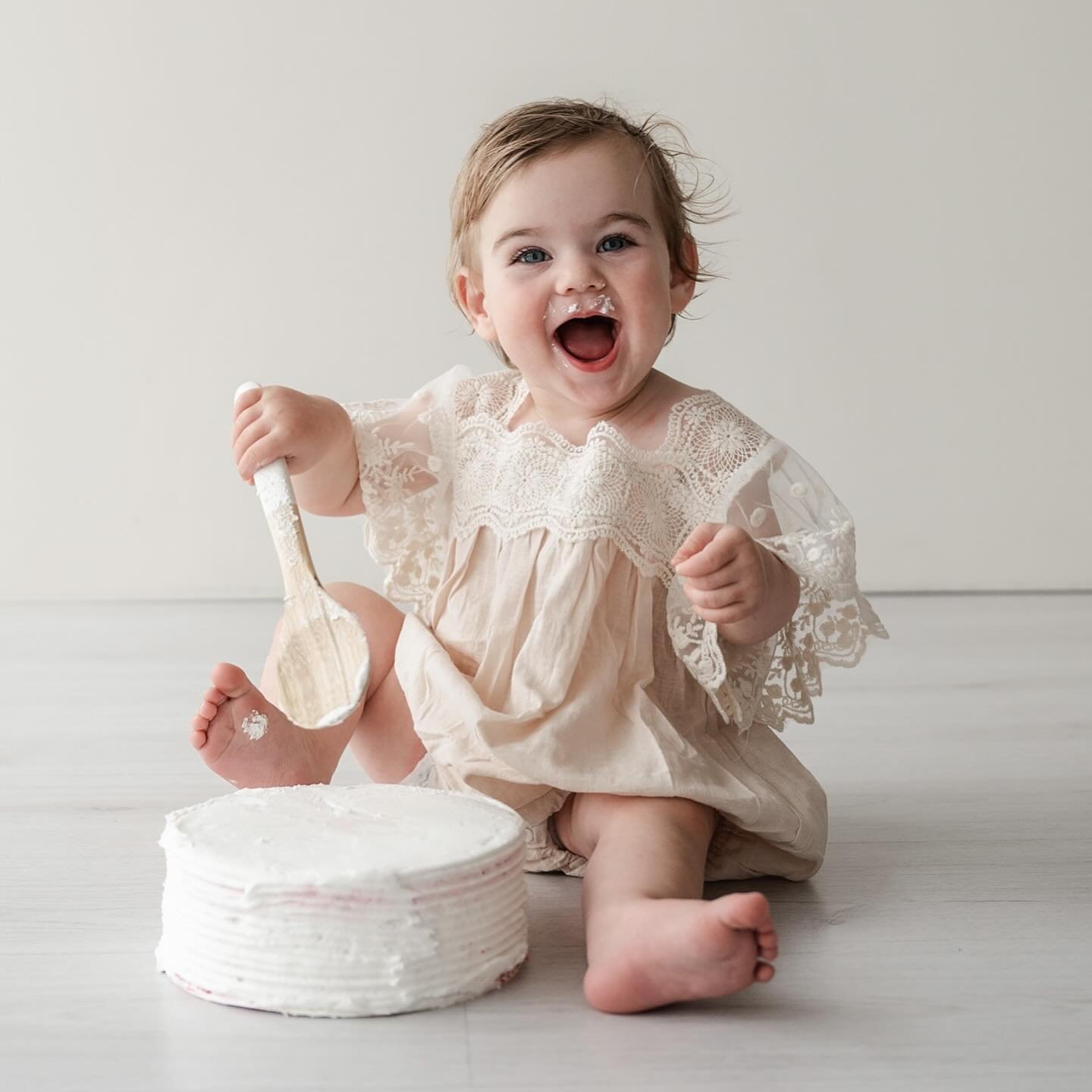 Birthday Fun - I have a couple of spots available this week (Monday and Wednesday) for studio milestone sessions, whether you would love a portrait session or cake smash for a birthday celebration or a sitter session for 6-9 month old. I would love t