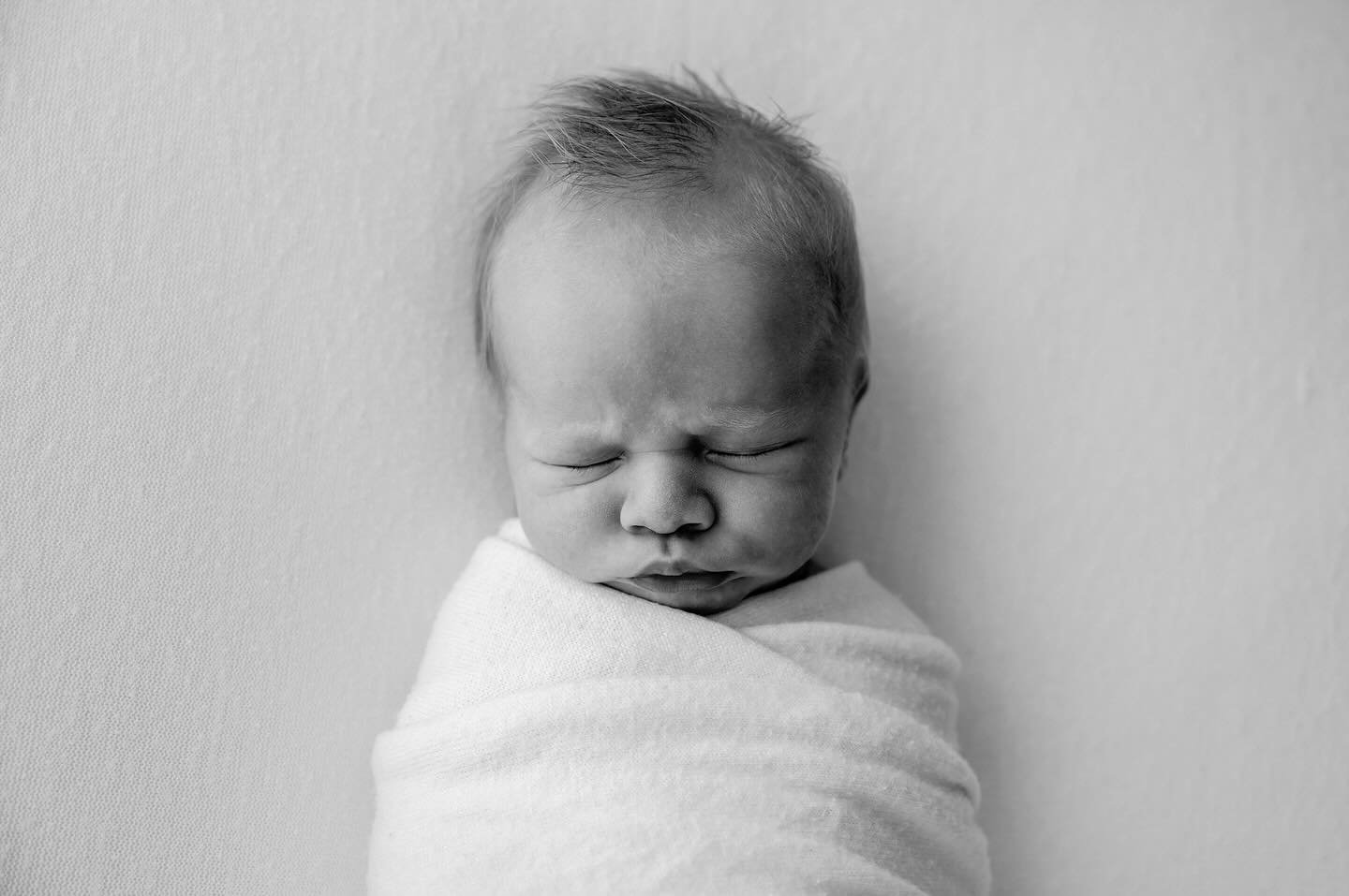 The little frown and the pouty lips! Always always always will have my heart, classic baby focused images of your newborn. I want to capture your little loves as they are, truly perfect. Remember the whisper hairs and the bow in their lips! Perfectio