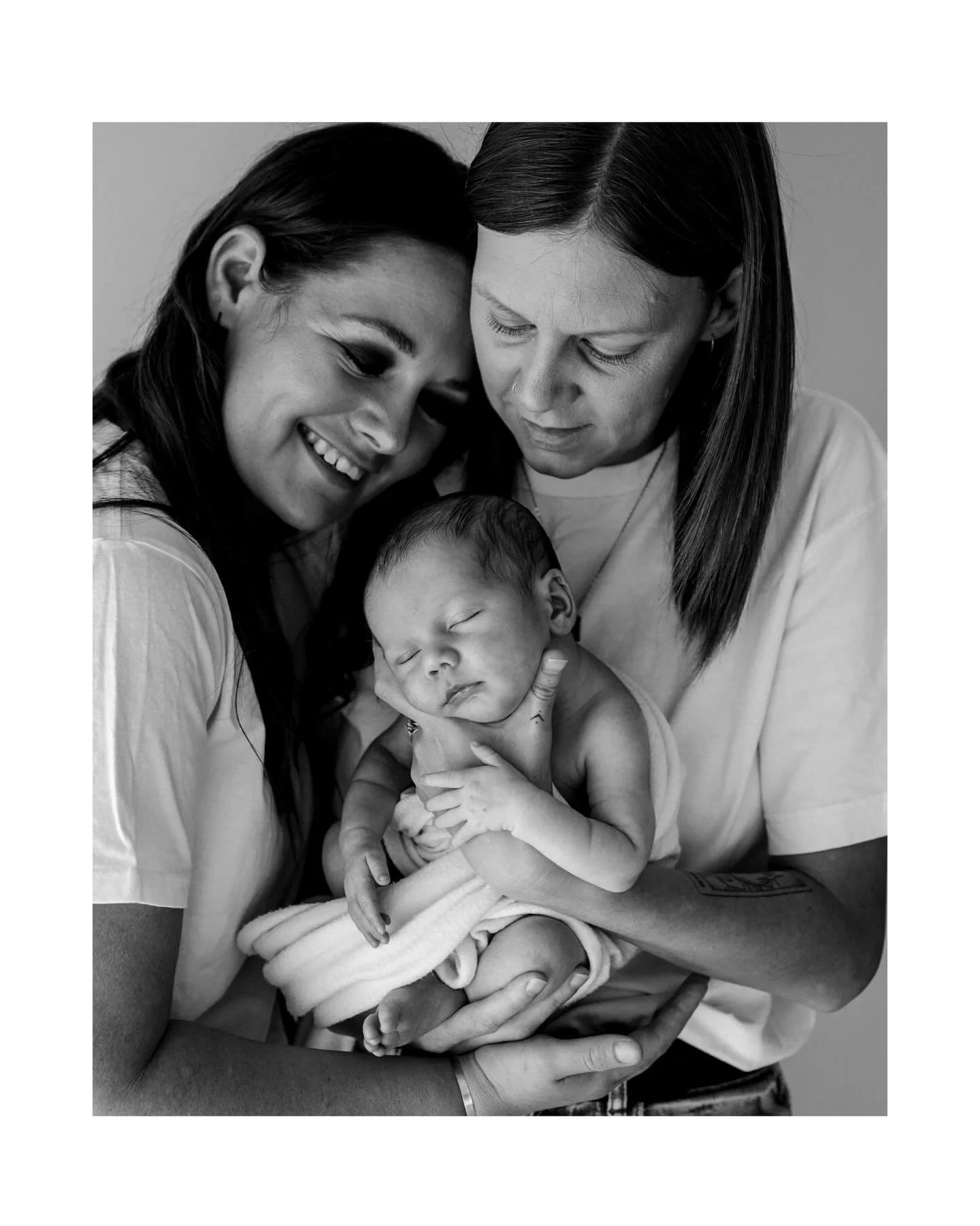 so thankful to have met these wonderful souls. Capturing their little love was a true privilege. Newborn sessions will always be my one true love. 🤍🥰 are you due in 2026? Please get in touch asap to secure your session spot xo