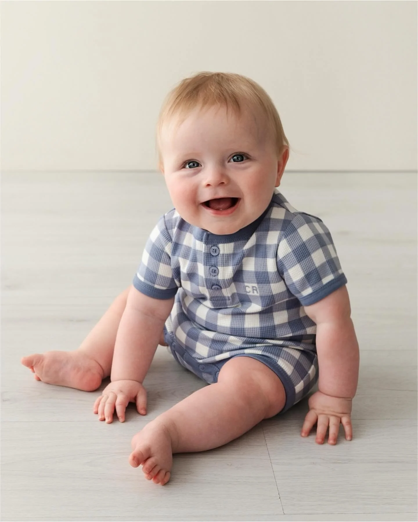 Adorable Baby Boy 10/10 - no notes 👌🏻 😍 

the best time capturing happy little people in studio. The 6-9 month window is absolutely one of my favourites. Sitting Milestones, happy faces &amp; personalities that think I am hilarious.