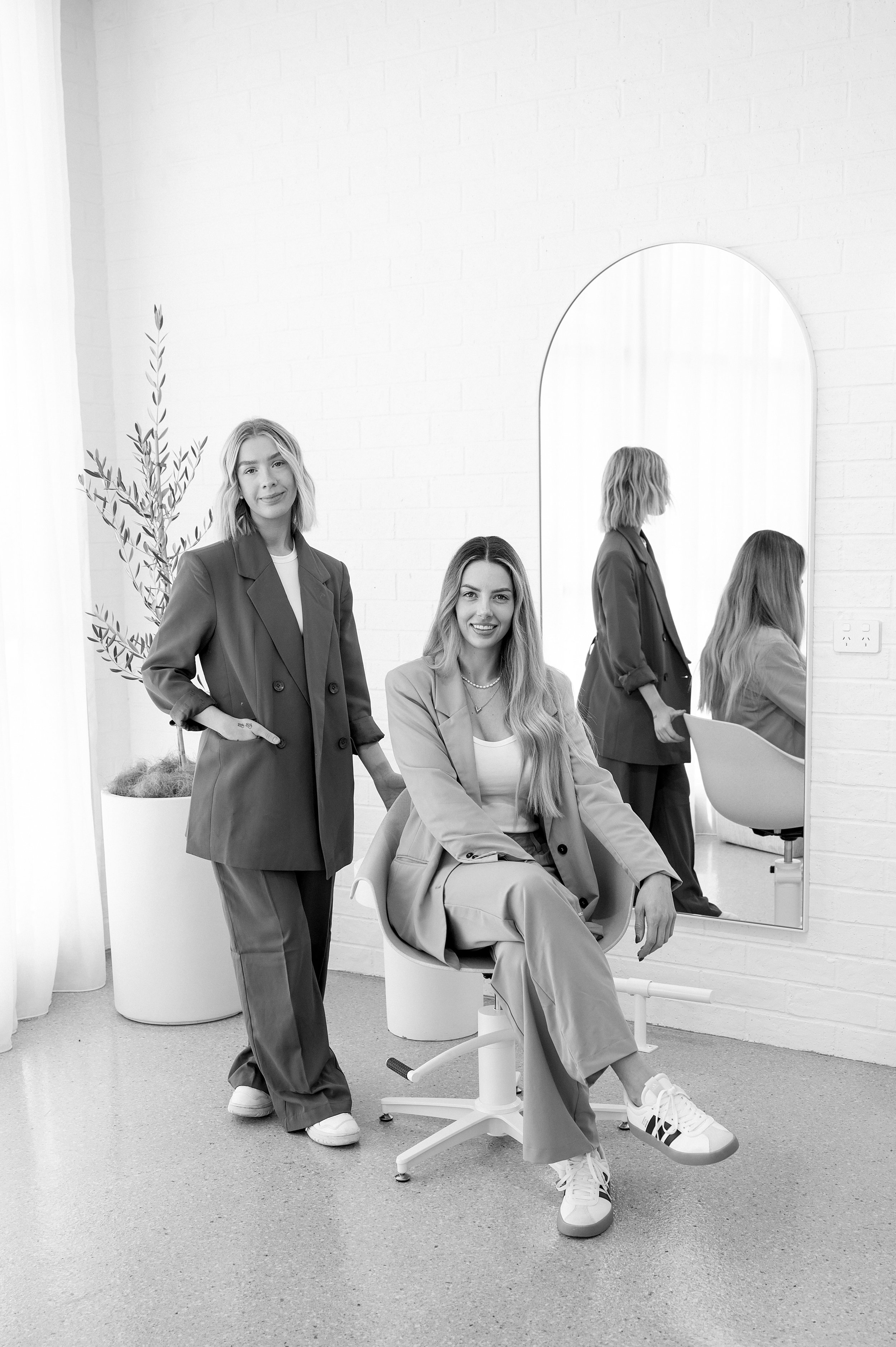 HairSocial_199BWEDIT.jpg