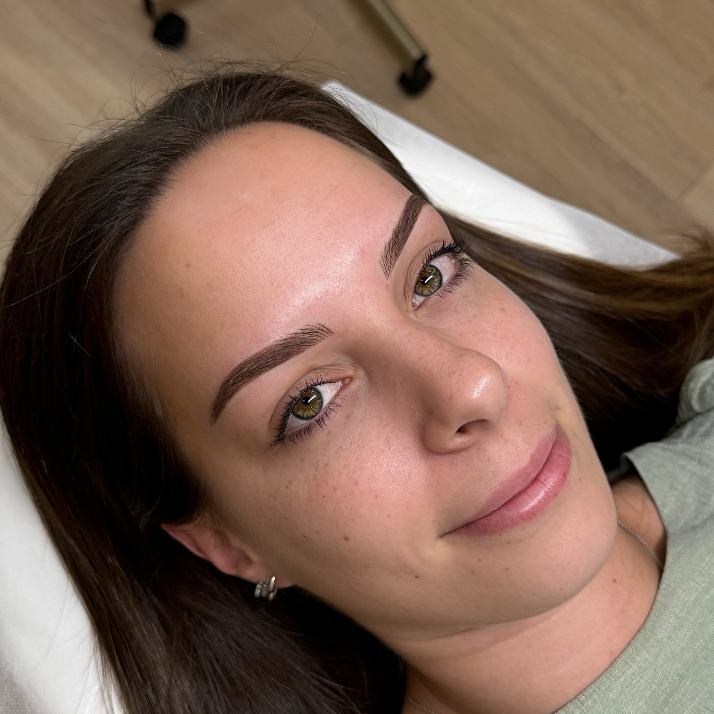 Combination Brow Transformation ✨

Fluffy strokes at the beginning of the brows and soft shading through the arches and tails to create a shape that blends seamlessly with the natural brow. 

Only two new brow appointments available before Christmas 