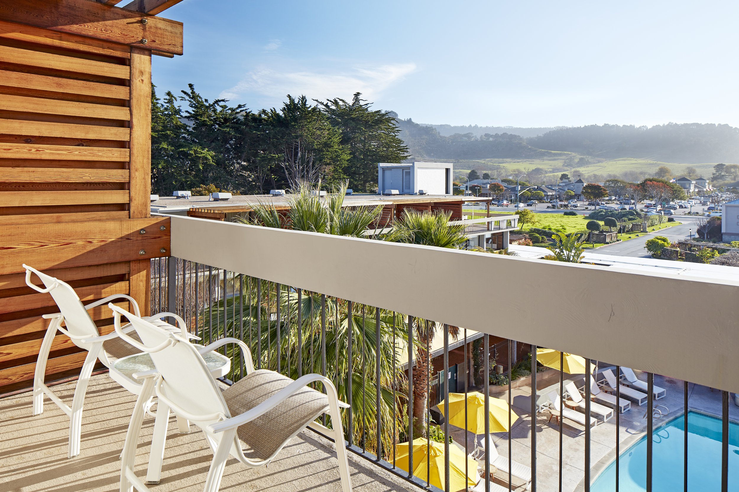 cmi_king_superior_balcony_kb_balcony.jpeg