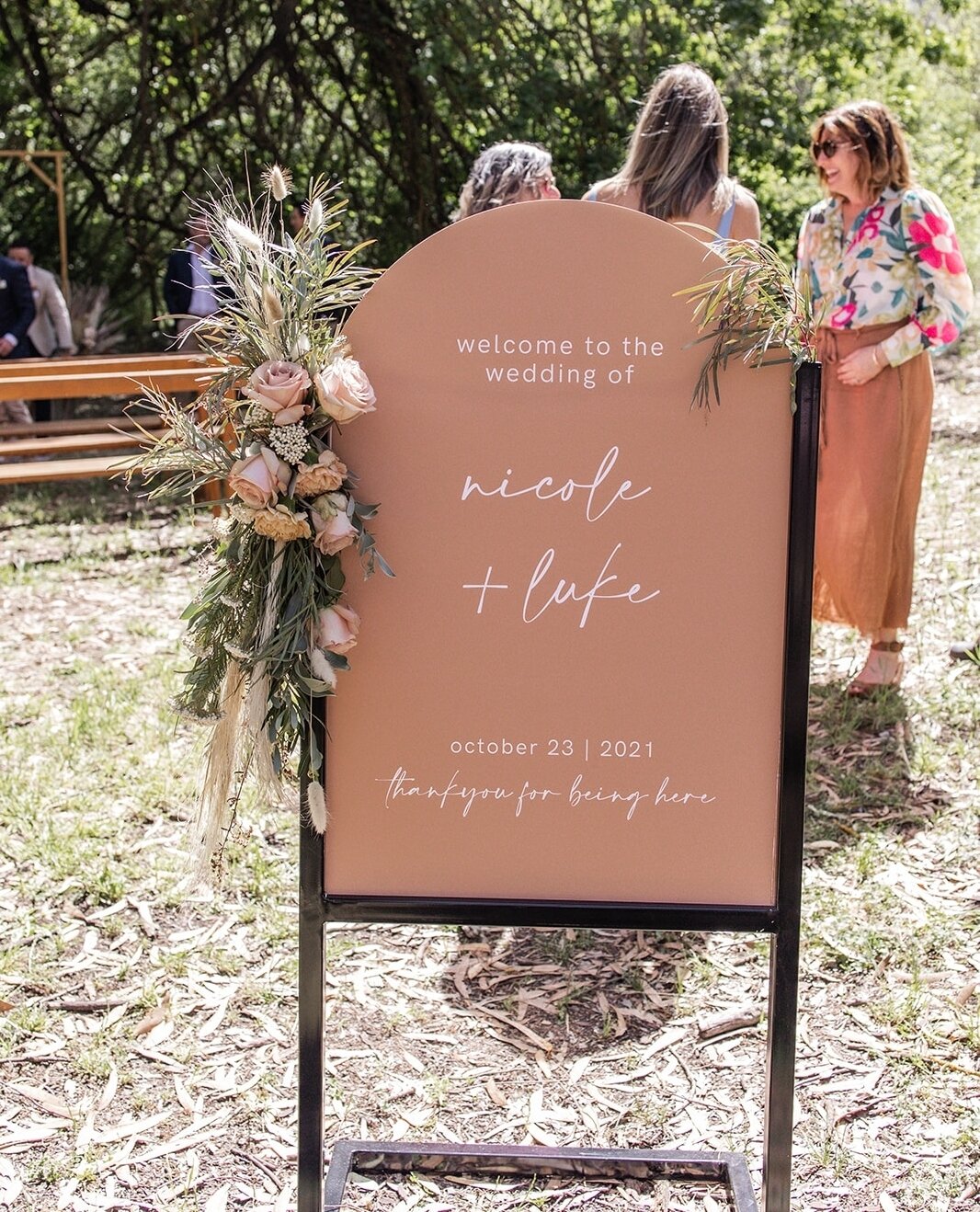 Bit of custom signage for Nicole &amp; Luke for ya Wednesday ❤️⁠
.⁠
📷️ @alyshasparks_photographer⁠
.⁠
.⁠
#littleivy #weddingstationery #weddingsignage #weddinginvites #australianwedding #southaustralianwedding #countrywedding #ichoosesa #weddinginsp