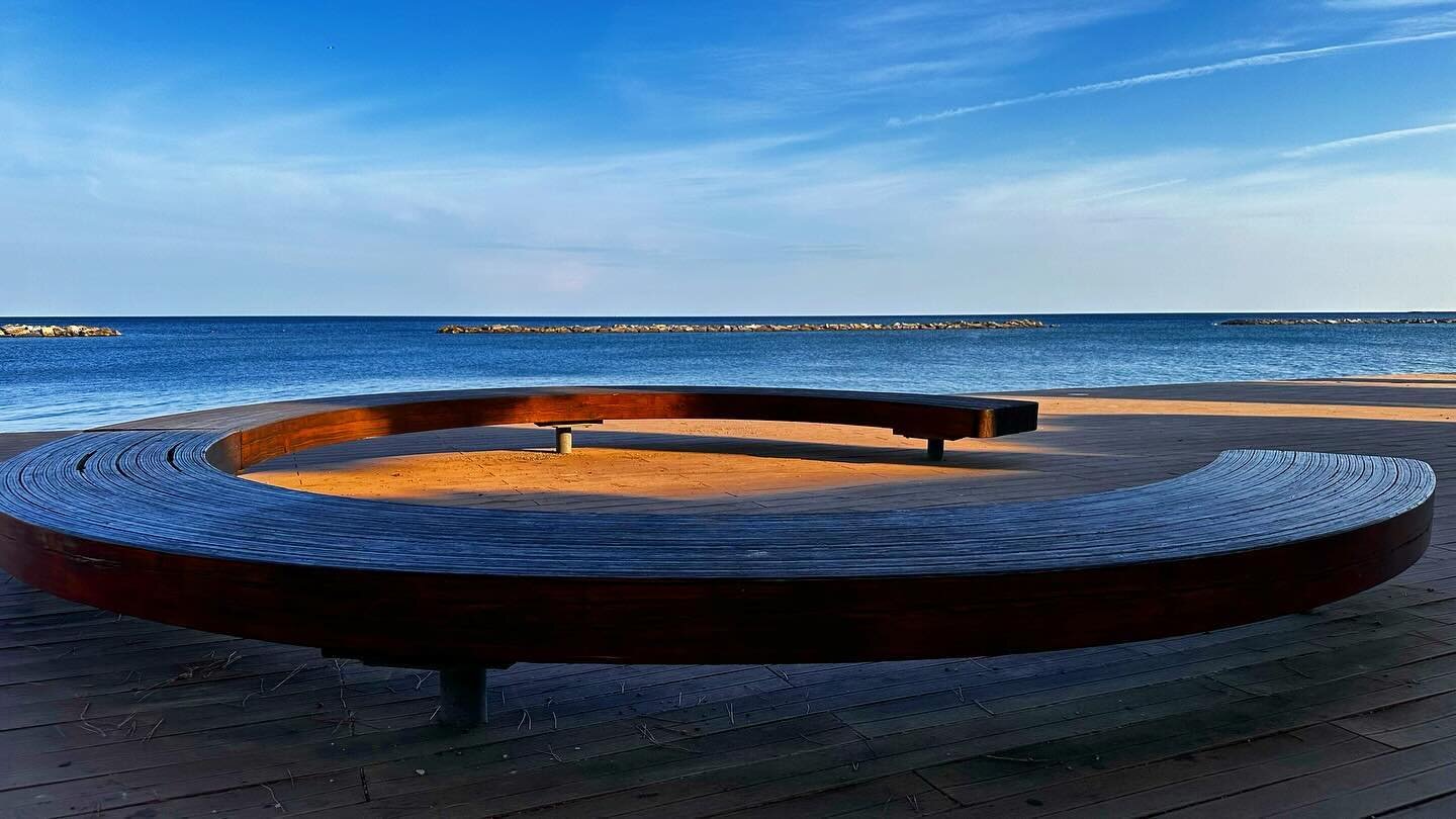 Beach bench in #SanBartolomeoAlMare #Italia
