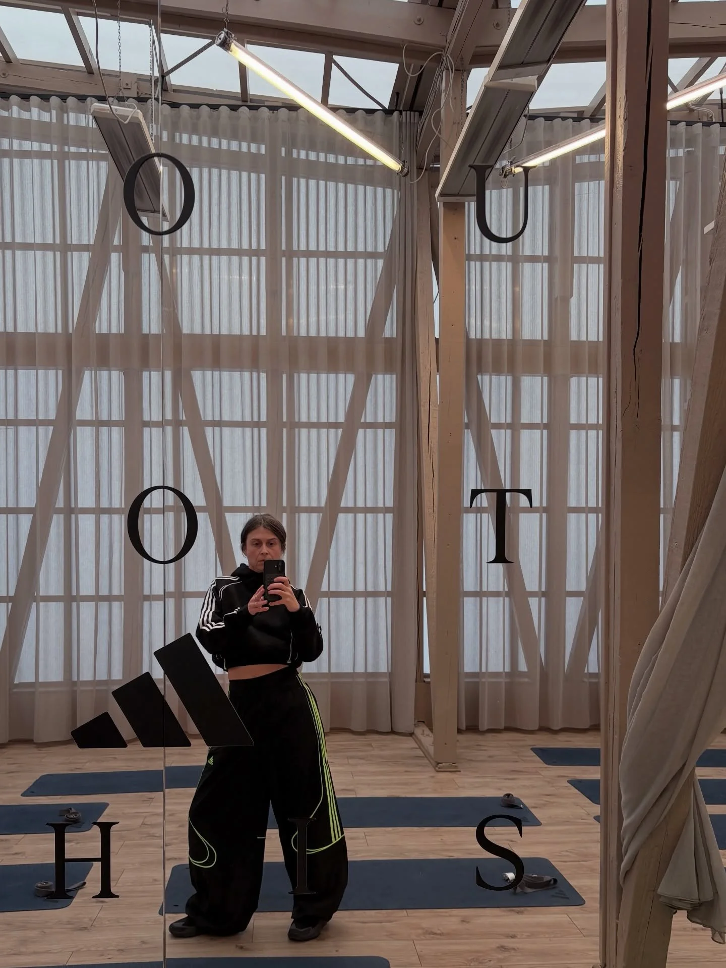 November felt both full and spacious. 🤍
It brought me back to the things that root me: travel, design, good food, nature, light, long conversations, quiet moments, inspiration. All the pieces that make me feel most me.