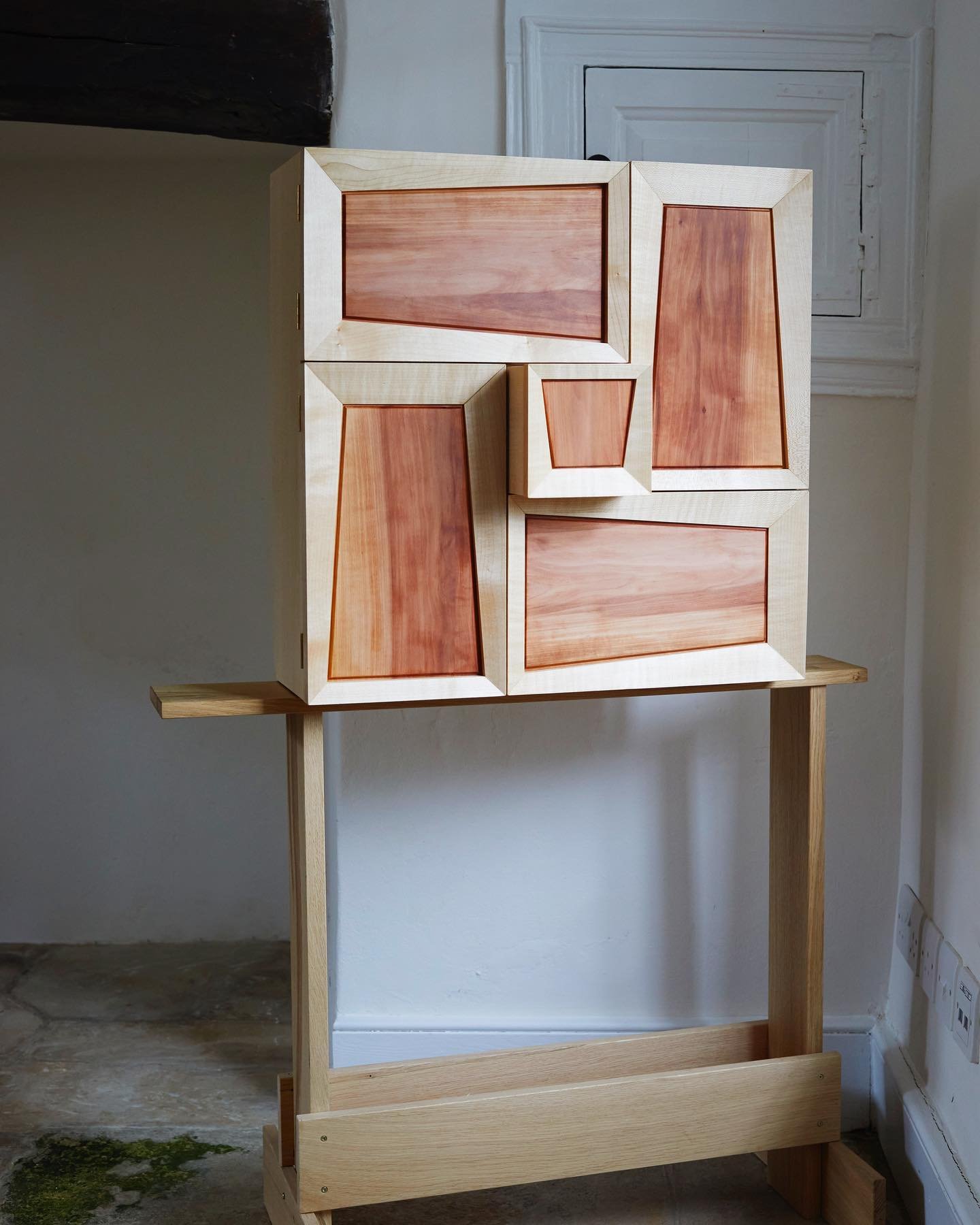 The middle part of the Radiant Cabinet may seem like it is there to comprehend the overall aesthetics, but it will do more than that if you get closer and give it a push. 

Swipe left to see it in action.

📸 @carmelkingphoto

.
.
.
.
.

#uknativetre