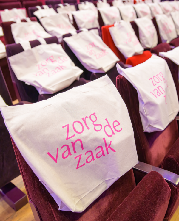 Artboard 13Revolte_studio_Zorg van de zaak Carroussel .png