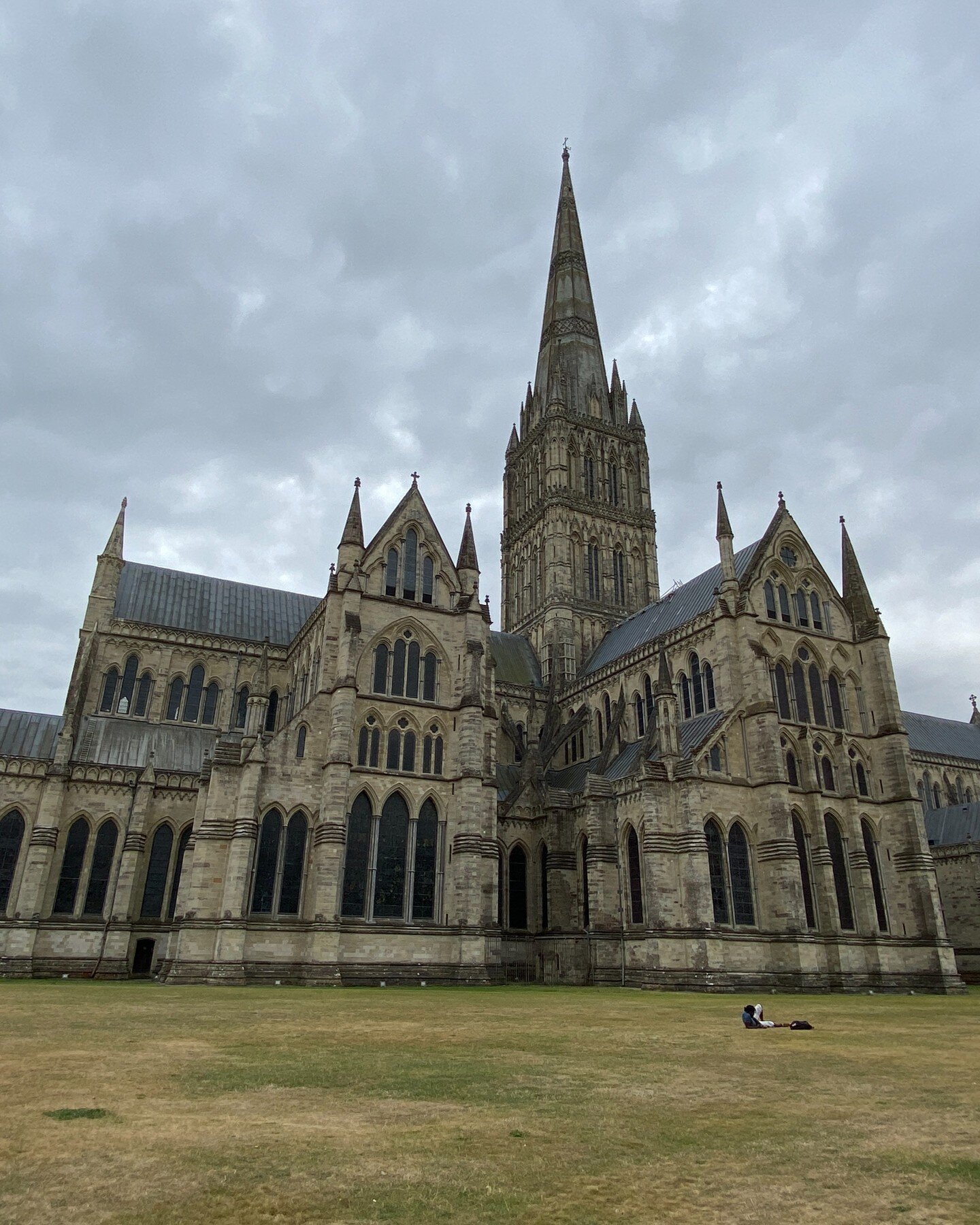 Travel Tuesday - Cathedral Month

Today we travel to the County of Wiltshire and Salisbury Cathedral, which is in the City of, yes Salisbury!

Here&rsquo;s 7 things you might like to know 🧵

~~ 1️⃣ ~~

Salisbury Cathedral is a medieval cathedral bui