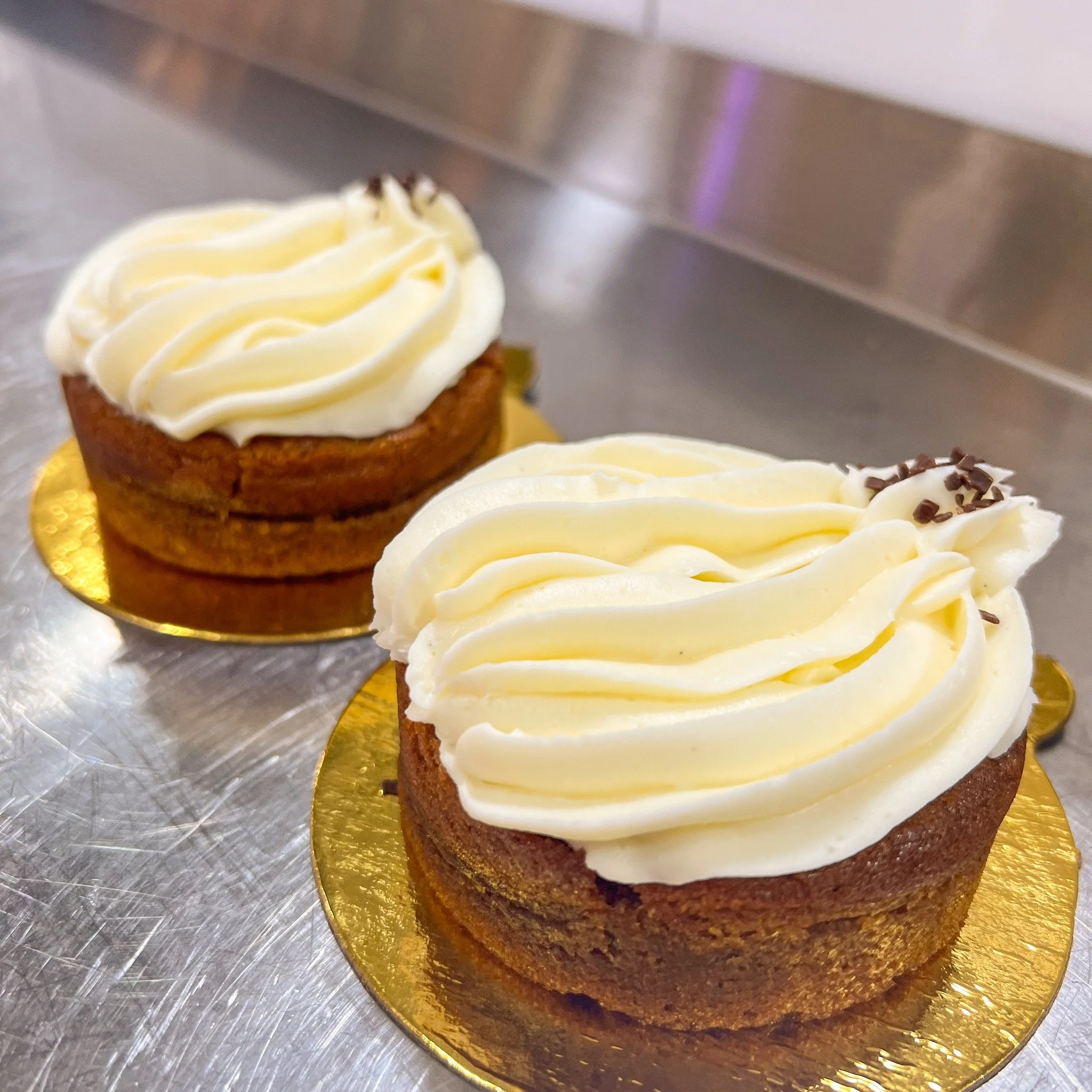 We have Mini Pumpkin Cakes! They come topped with cinnamon cream cheese buttercream, what more could you ask for? These are addicting, you might need two. 
.
Stop in or order online thru our app for pickup or delivery!
.
#whiskandarrow #appletonwi #b