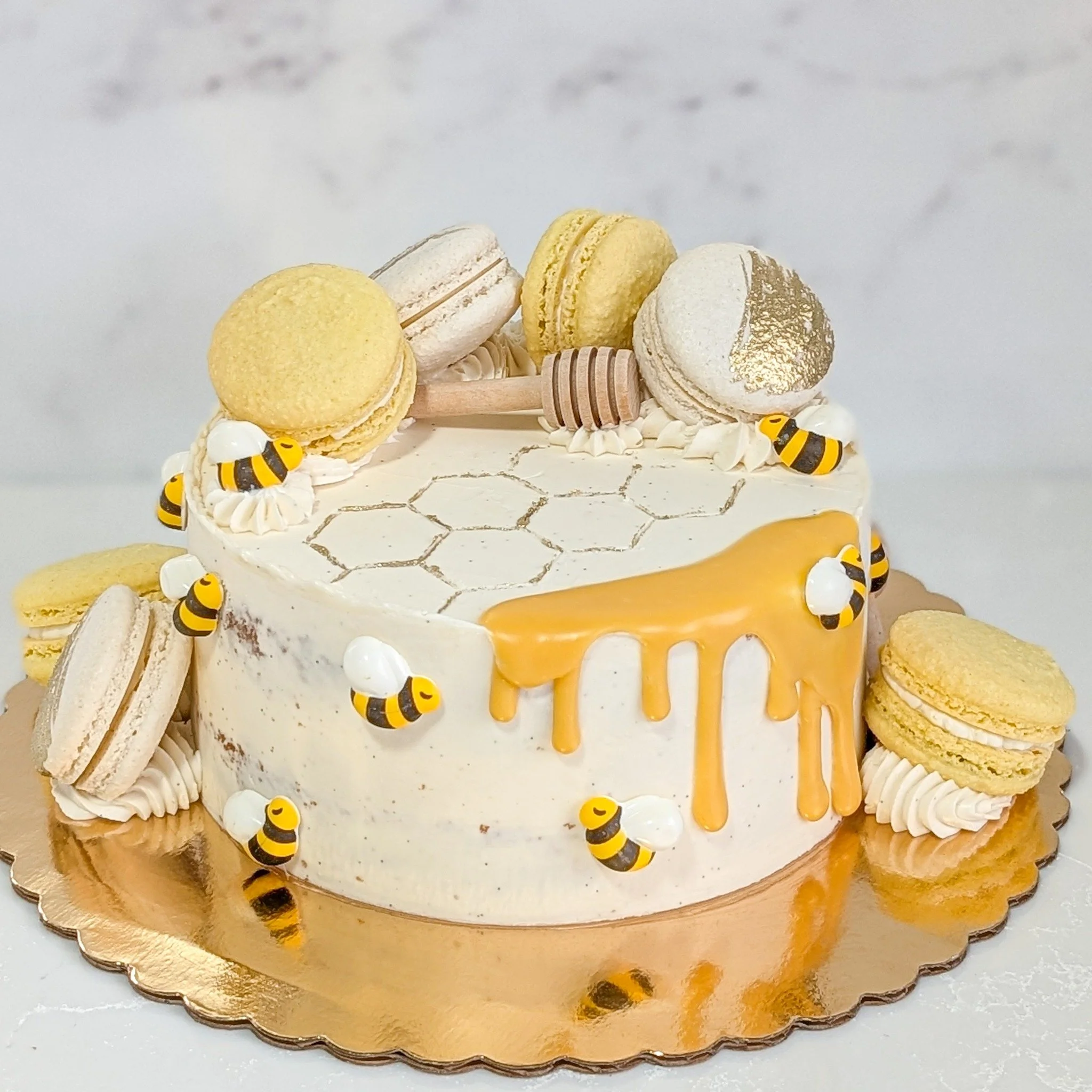 We've done a few bee themed cakes through the years, they always end up so cute! Would you get a bee cake?
.
To order your own custom cake:
Email us here: info@whiskandarrow.com
or call us: 920-815-3645
.
-Cake details-
Size: 6-inch shorty
Add-ons: b