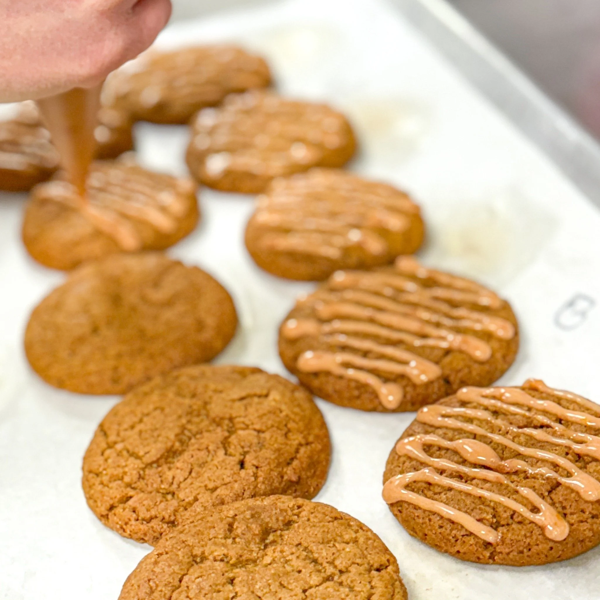 One of the cookie flavors we'll have from 4pm-6pm is the Old Fashioned cookies! Pre order one, or two, cookie boxes to ensure a GREAT Friday. We are ready for this walk! 
.
PRE ORDER NOW: https://square.link/u/iFDjJY80
.
#whiskandarrow #appletonwi #b