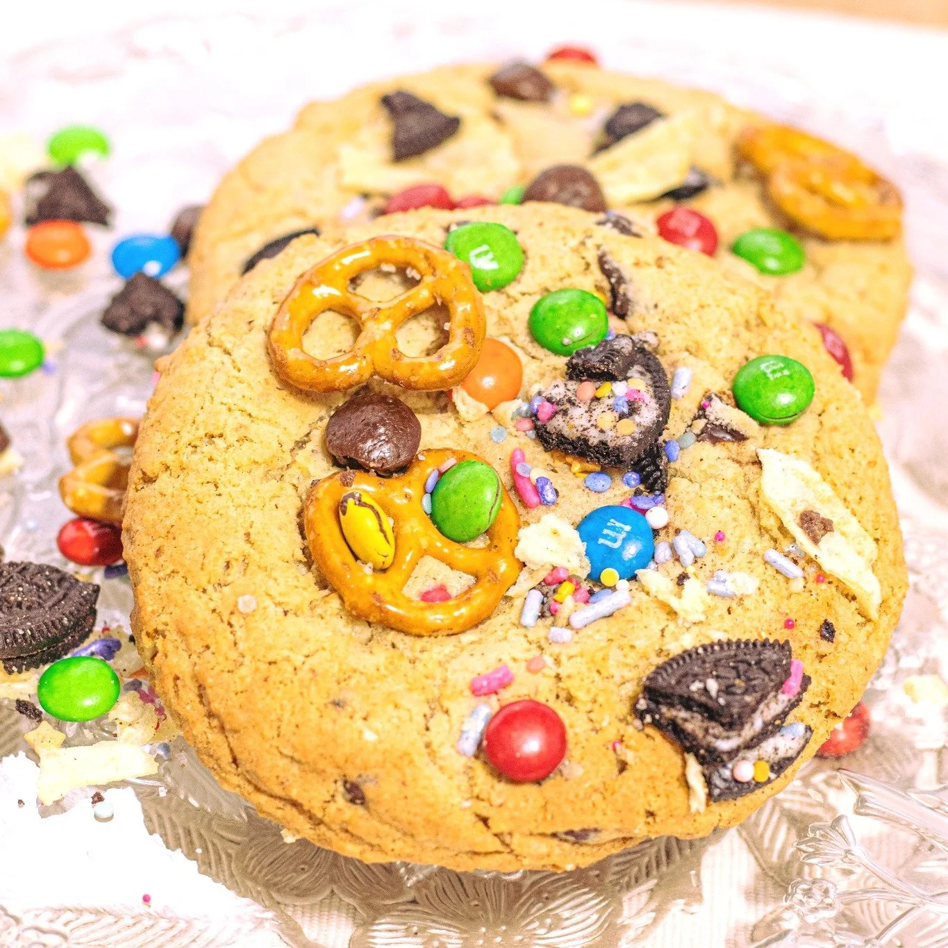 *Menu Below*
It&rsquo;s the last day of January! That&rsquo;s right, this year-long month is almost over! It&rsquo;s also the LAST DAY for, Cookies of the Month, London Fog Tiramisu, Opening Mystery Envelopes! You have till 2pm! Get in and get your f