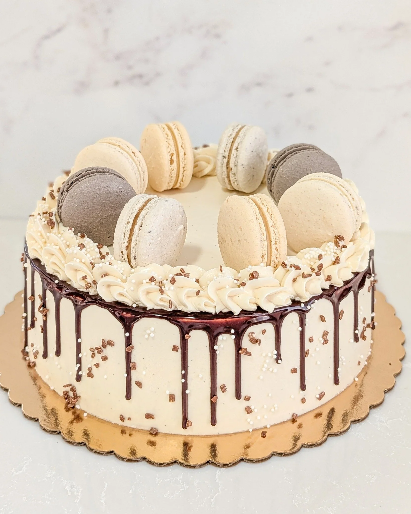 The chocolate drip on this cake is mesmerizing!
.
To order your own custom cake:
Email us here: info@whiskandarrow.com
or call us: 920-815-3645
.
#whiskandarrow #appletonwi #customcake #bakery #cakesofinstagram