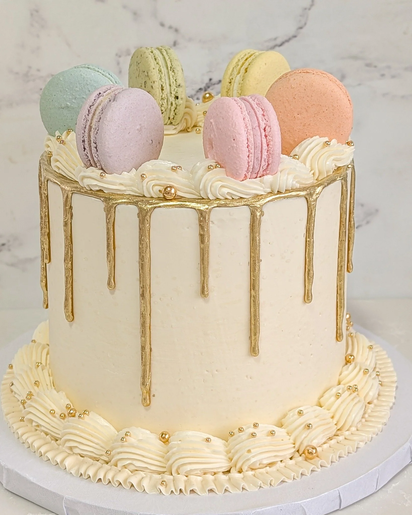 This is such a pretty cake, the gold drip and sprinkles are beautiful, and I love the macarons they picked for the top. 🧡
.
Call or email us to book your orders! info@whiskandarrow.com 920-815-3645
.
Stop in or order online thru our app for pickup o