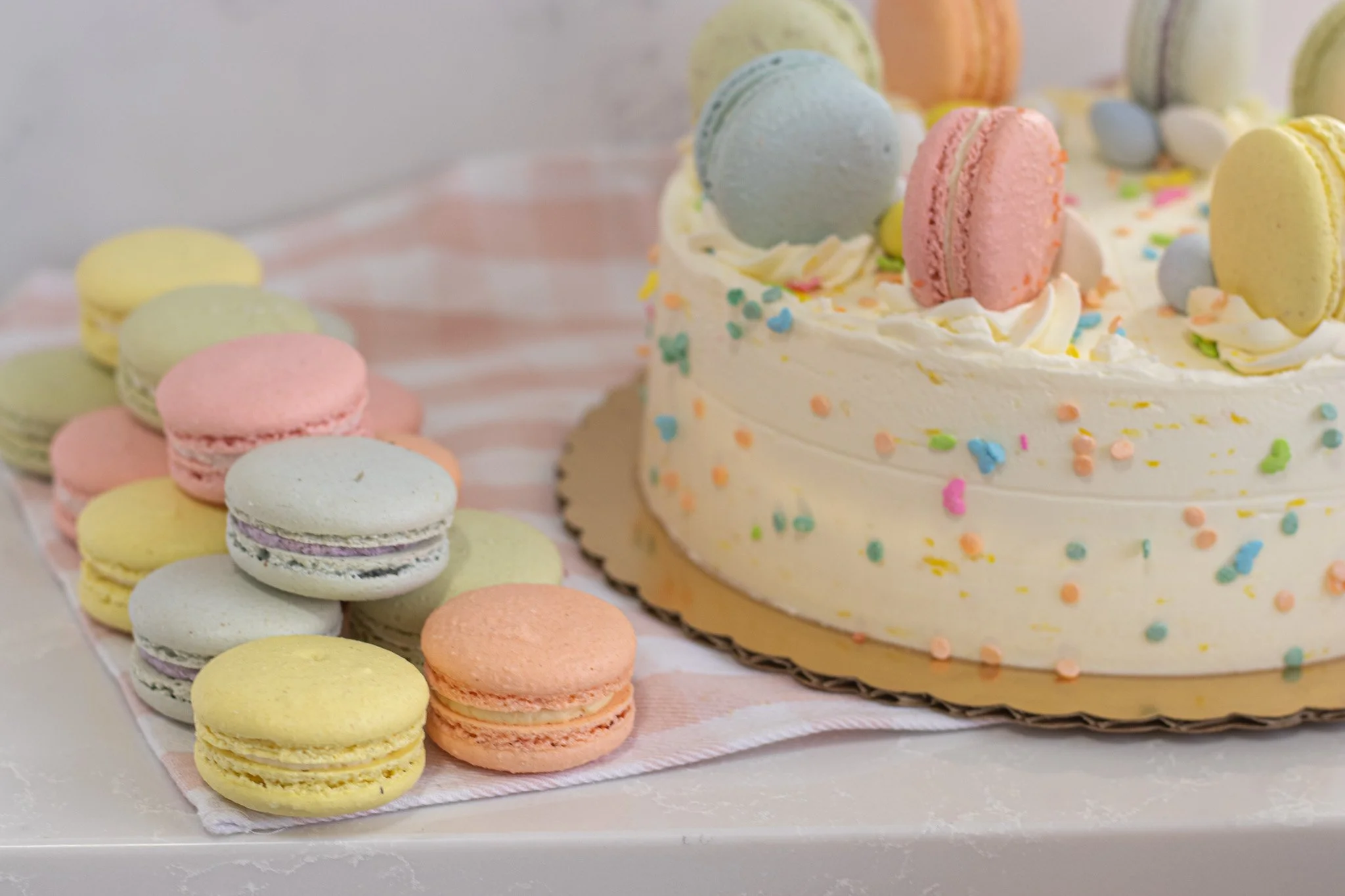We got the perfect treat for your Easter table. Come browse our delicious selection of Macarons!
.
Stop in or order online thru our app for pickup or delivery! Located in Appleton, Wisconsin. 
.
#whiskandarrow #appletonwi  #wisconsinbakery #macarons 