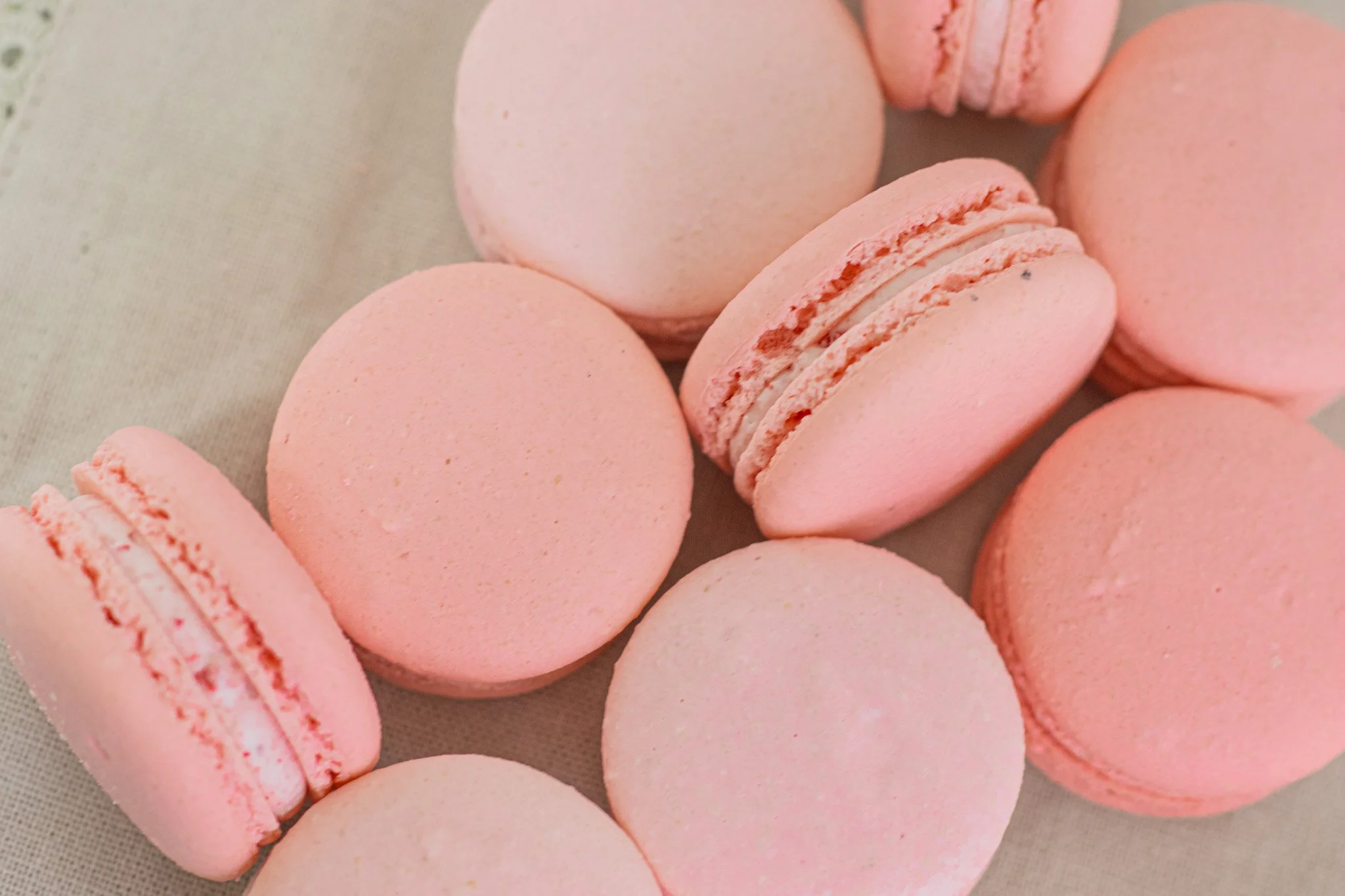 We got the perfect treat for your Easter table. Come browse our delicious selection of Macarons!
.
Stop in or order online thru our app for pickup or delivery! Located in Appleton, Wisconsin. 
.
#whiskandarrow #appletonwi  #wisconsinbakery #macarons 