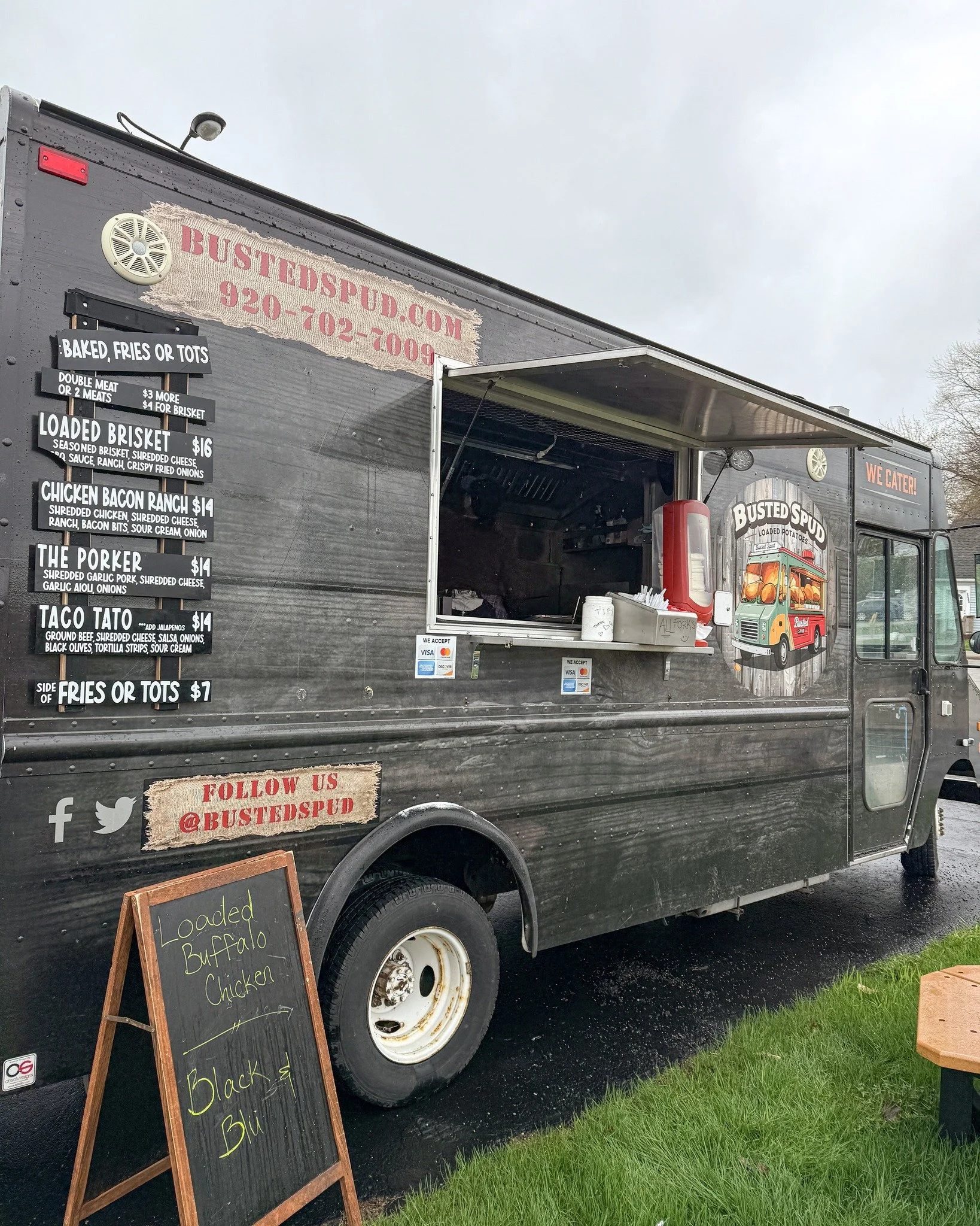 Come see us! Busted Spud is here at the shop with some delicious food, and it's lunch time. It's only raining a little bit, so no worries there. 
.
#whiskandarrow #bustedspud