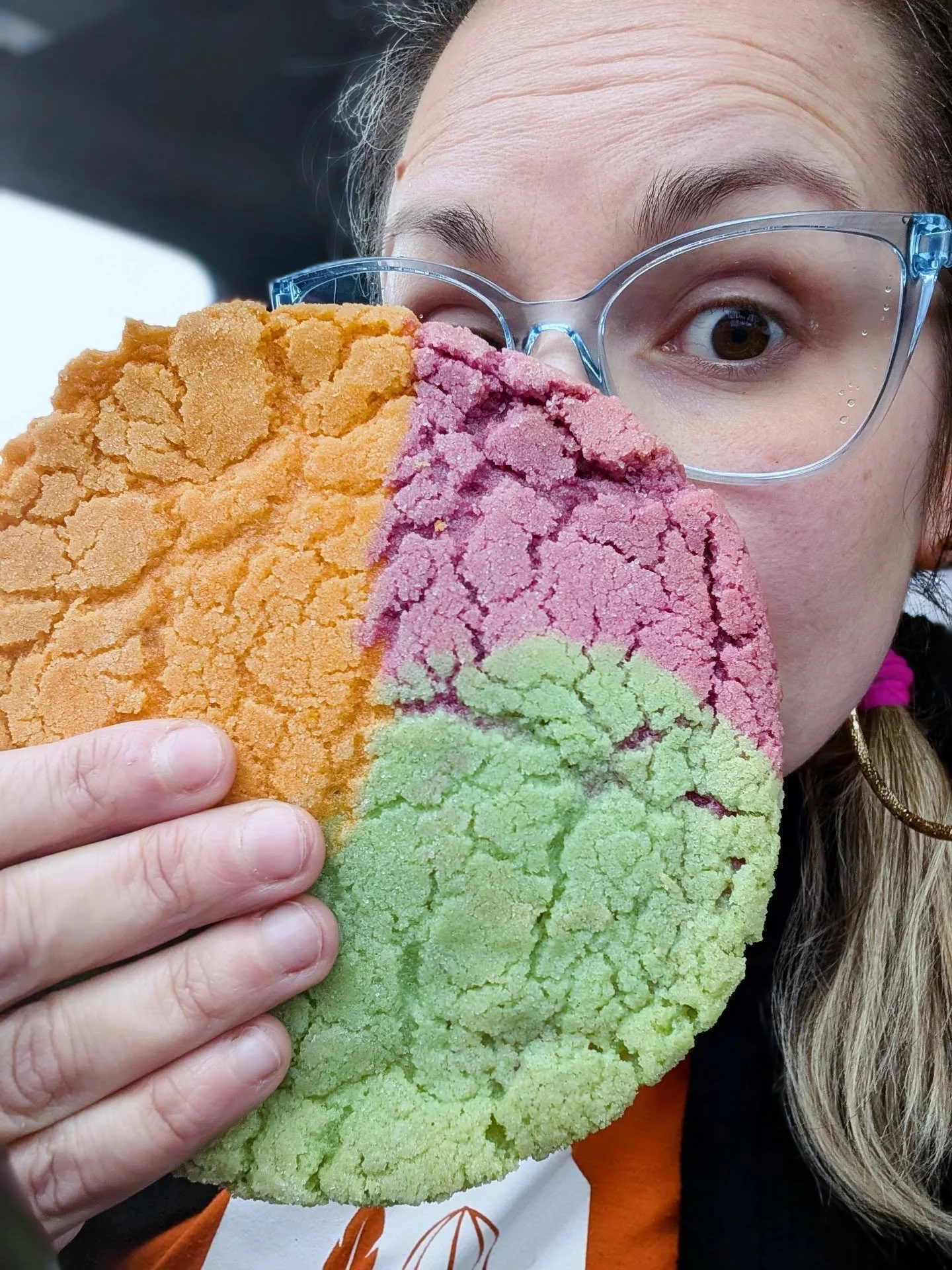 Look at what I @neahahn85 did to my poor nails today! 
.
#whiskandarrow #wisconsin #bakery #cookies #fyp