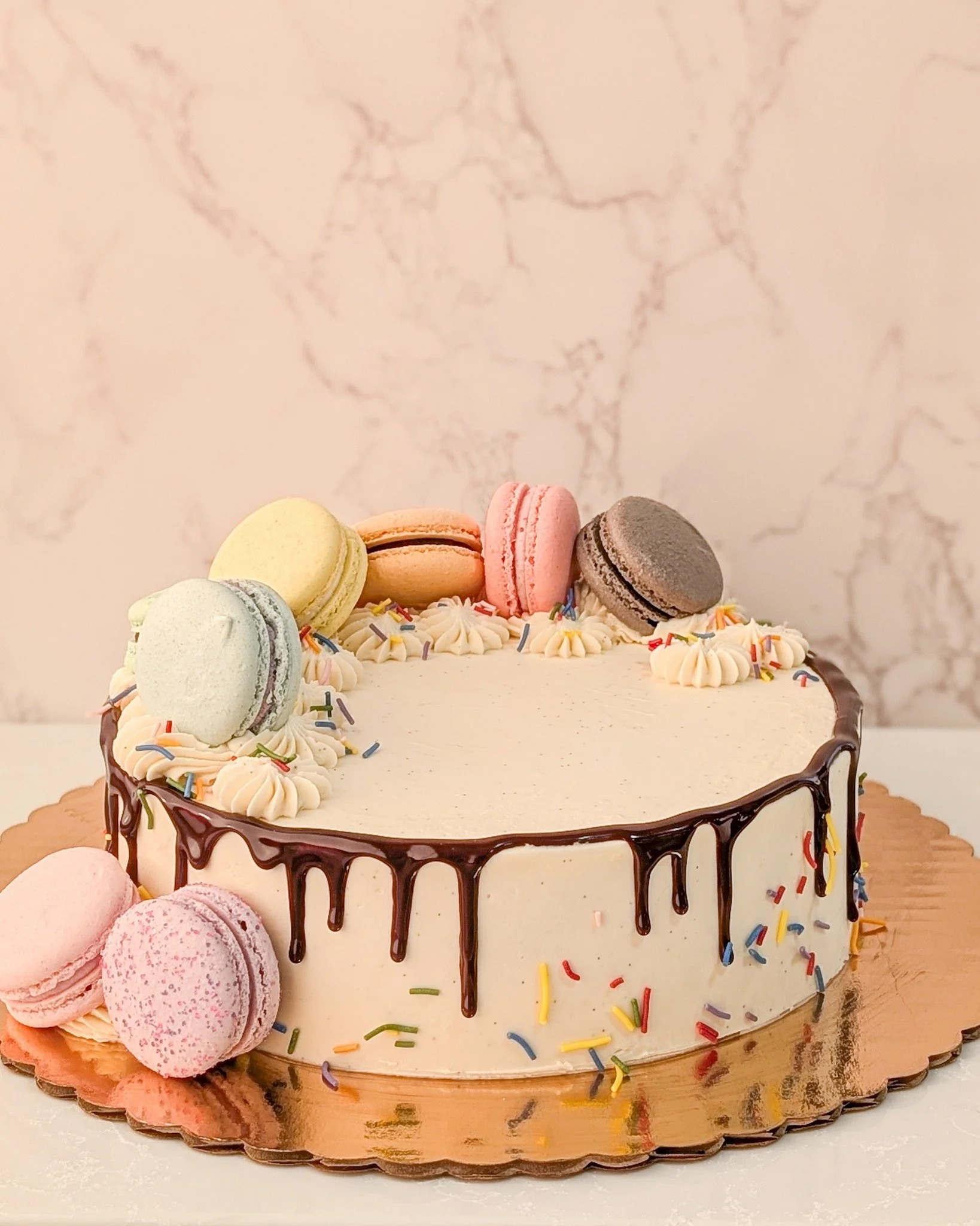 There's nothing like rainbow sprinkles, macarons and a chocolate drip on a cake, what more could you want?!
.
Call or email us to book your orders! info@whiskandarrow.com 920-815-3645
.
Stop in or order online thru our app for pickup or delivery! Loc