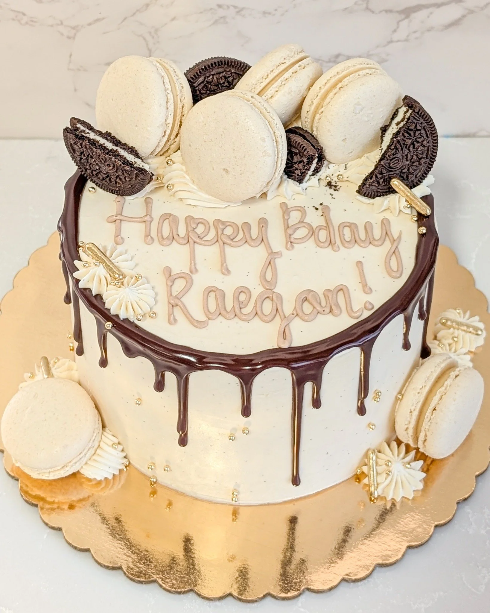 Chocolate, Oreos, Salted Caramel Macarons? Say LESS!
.
Call or email us to book your orders! info@whiskandarrow.com 920-815-3645
.
Stop in or order online thru our app for pickup or delivery! Located in Appleton, Wisconsin. 
.
#whiskandarrow #appleto