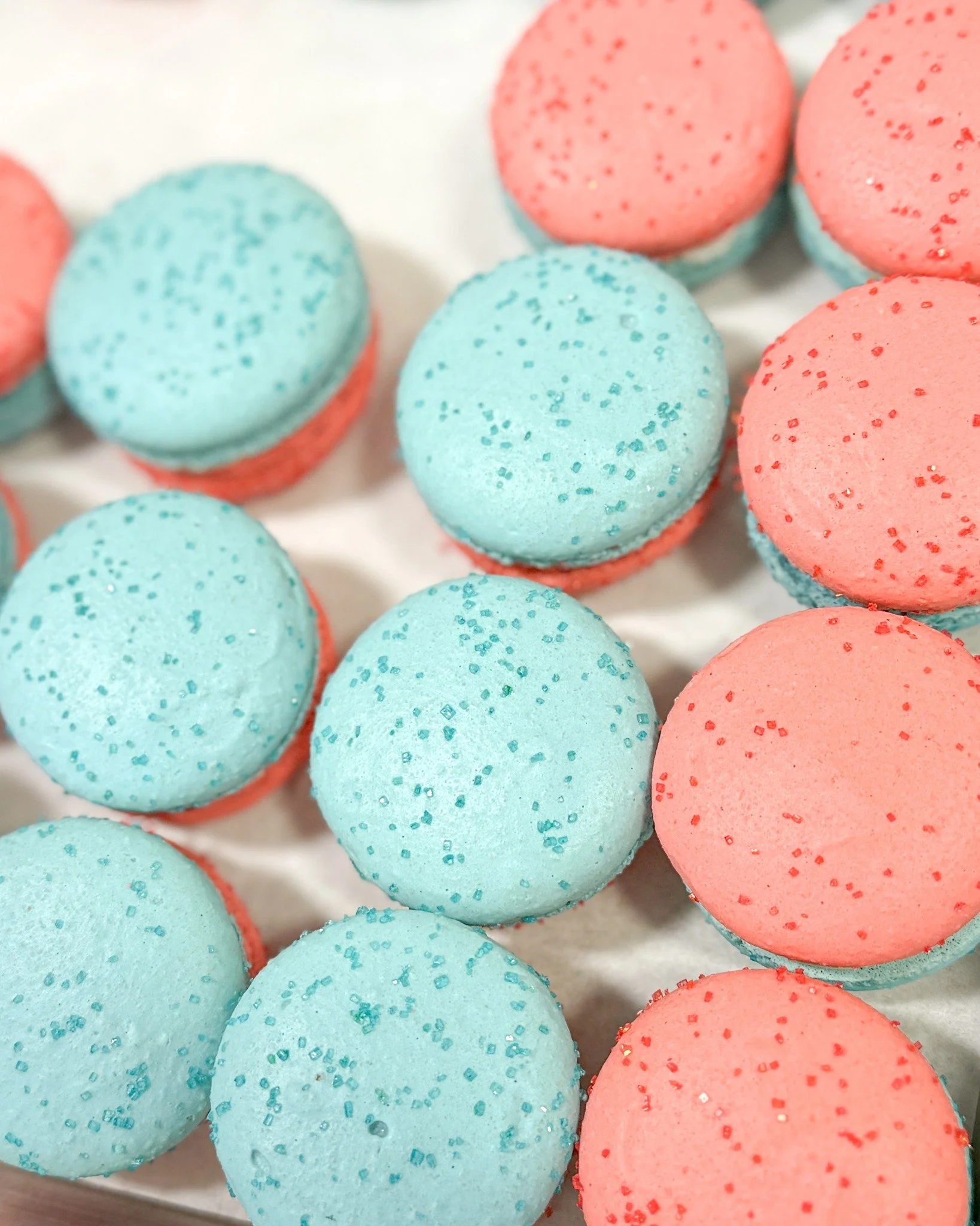 Guys this macaron is AMAZING!!! Can you  guess the flavor? I just tried one a minute ago to make this post, the shell is great, but the buttercream is vanilla with a hint of lemon. I don't usually like lemon but this is perfection. Who's excited for 