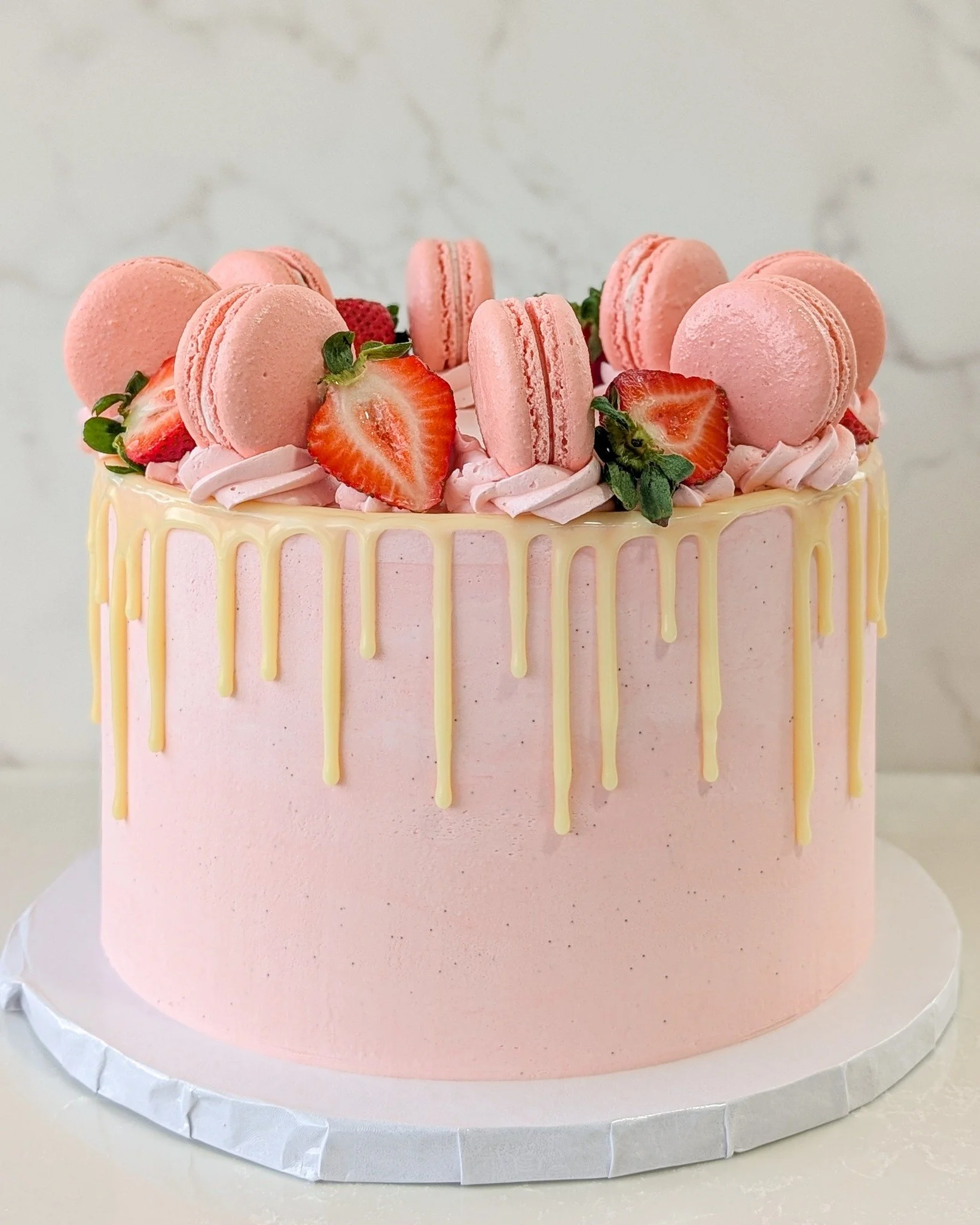 What a simple strawberry cake, this is so cute!
.
Call or email us to book your orders! info@whiskandarrow.com 920-815-3645
.
Stop in or order online thru our app for pickup or delivery! Located in Appleton, Wisconsin. 
.
#birthdaycake #cakedecorator