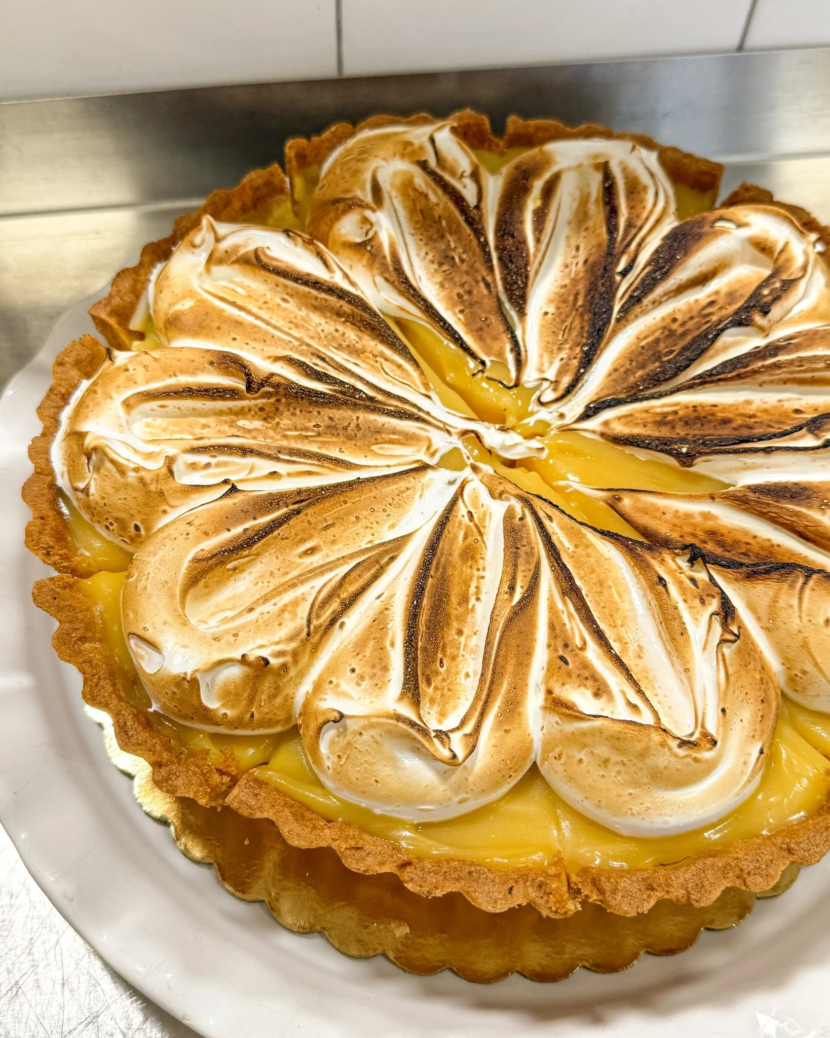 Welcome to Tuesday! Check out all the goodies we have for you today. We're here until 2pm, so stop in and say hi. 
.
Stop in or order online thru our app for pickup or delivery!
.
#lemonmeringuelovers #wisconsinbakery #appletonwifoodie #foodies #loca