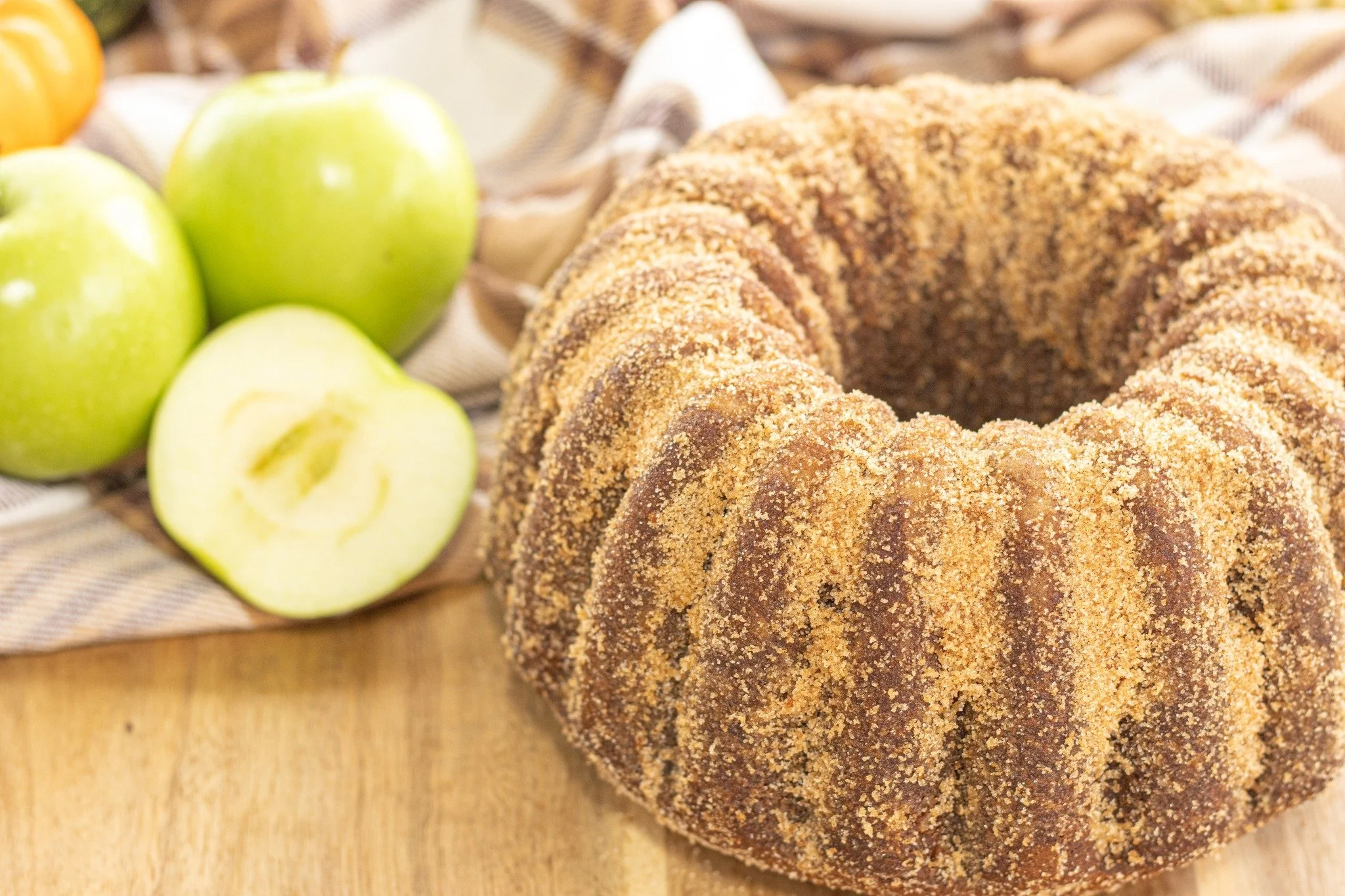 *Menu Below*
It's Friday tomorrow! We have some more Apple Donut Bundt Cake and other Fall treats you need to get your hands on. 🎃
.
Here is the menu for Friday, October 2nd:
Hours: 7am - 5pm
.
Sweet Puff: Mixed Berry
.
Savory Puff: Puerto Rican Bee