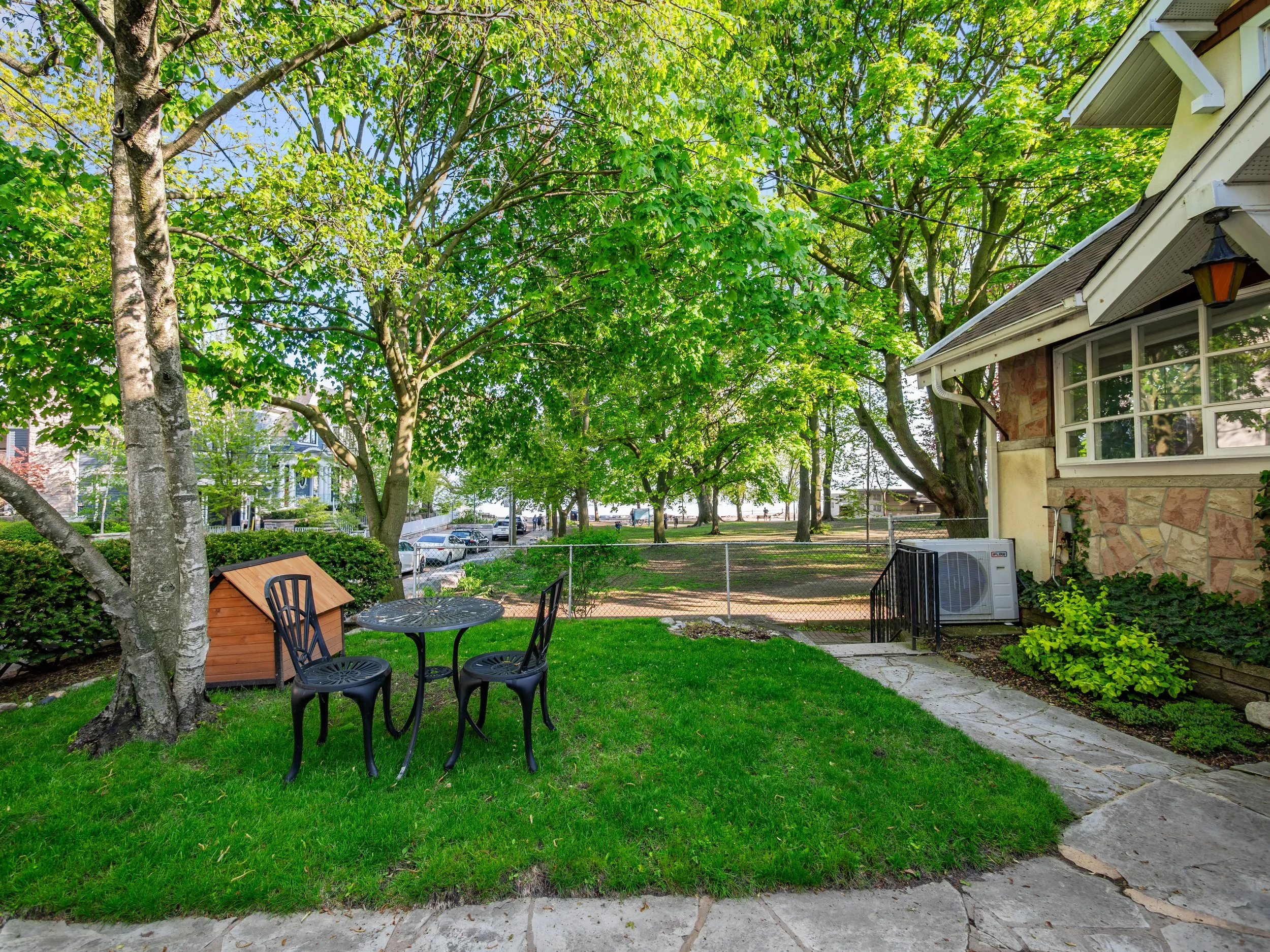 4 Silver Birch Ave-7.jpg