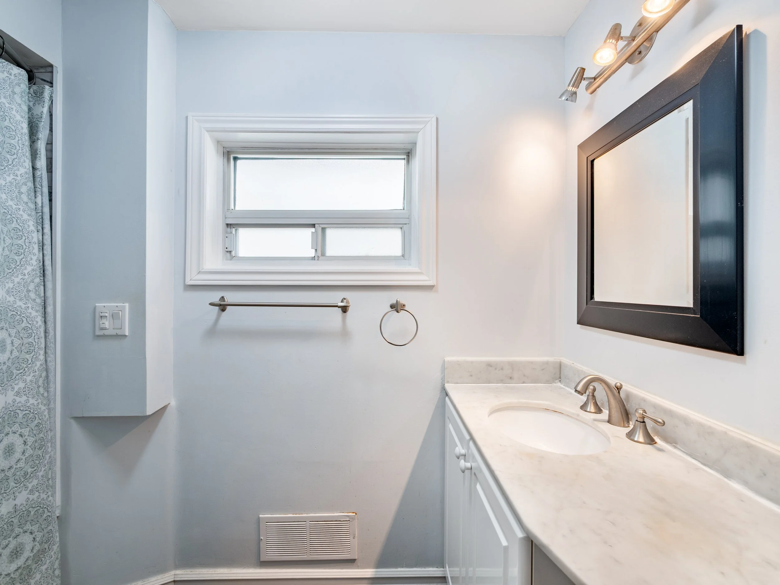 4 Silver Birch Ave-25.jpg